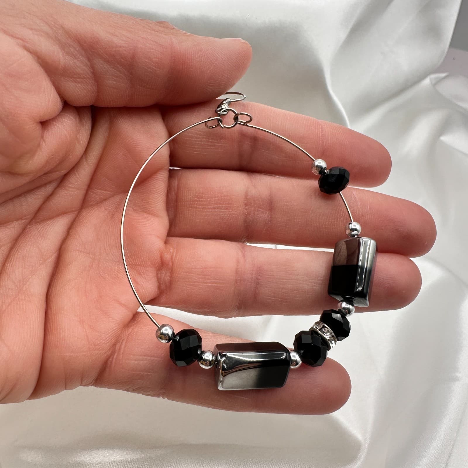 Vintage 80s Silver Tone Large Hoop Earrings Black Agate Glass Beaded Jewelry - Thumbnail 5