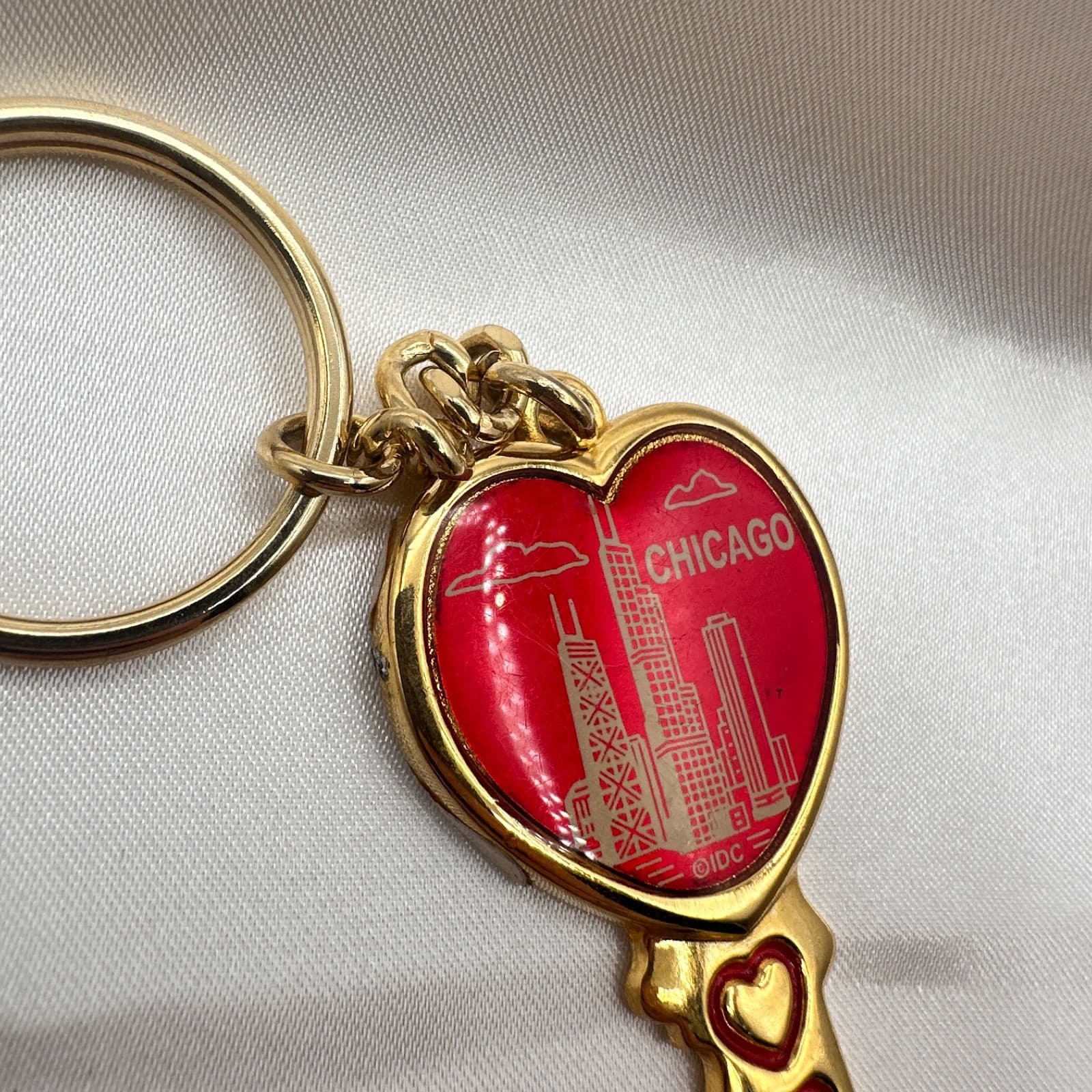 Vintage Y2K Chicago Gold Tone Red Enamel Heart Key Keychain Classic Jewelry - Thumbnail 4