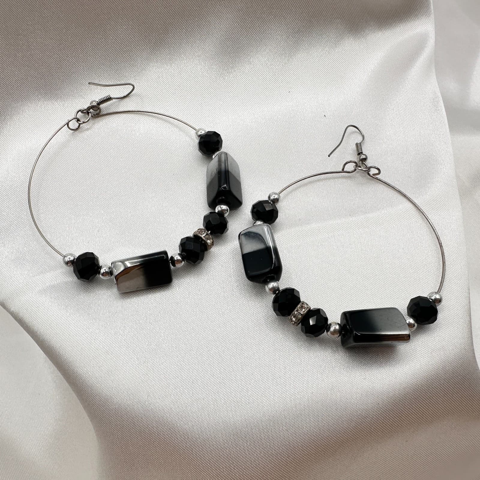 Vintage 80s Silver Tone Large Hoop Earrings Black Agate Glass Beaded Jewelry - Thumbnail 4