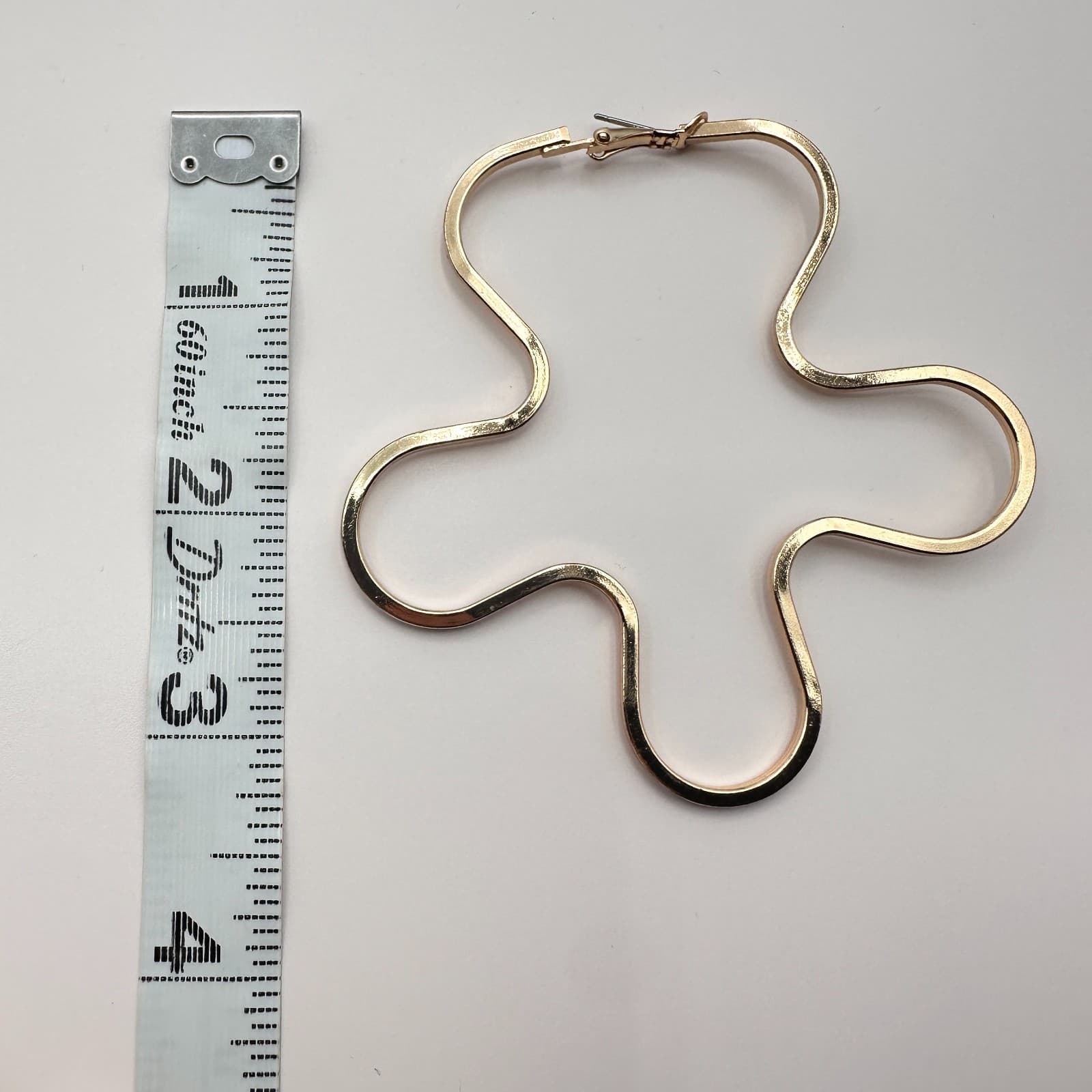 Vintage 80s Floral Wavy Gold Hoop Earrings Minimalist Groovy Statement Jewelry - Thumbnail 9