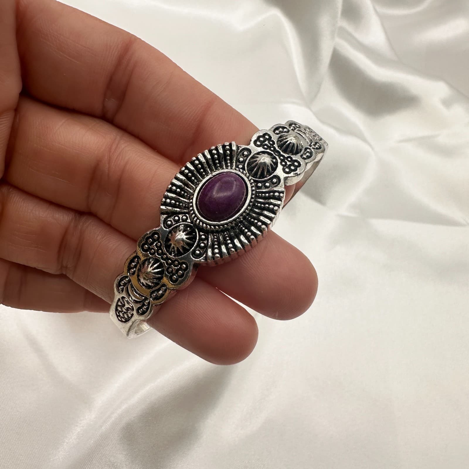 Vintage 80s Silver Tone Oval Amethyst Cabochon Cuff Bangle Southwestern Jewelry - Thumbnail 5