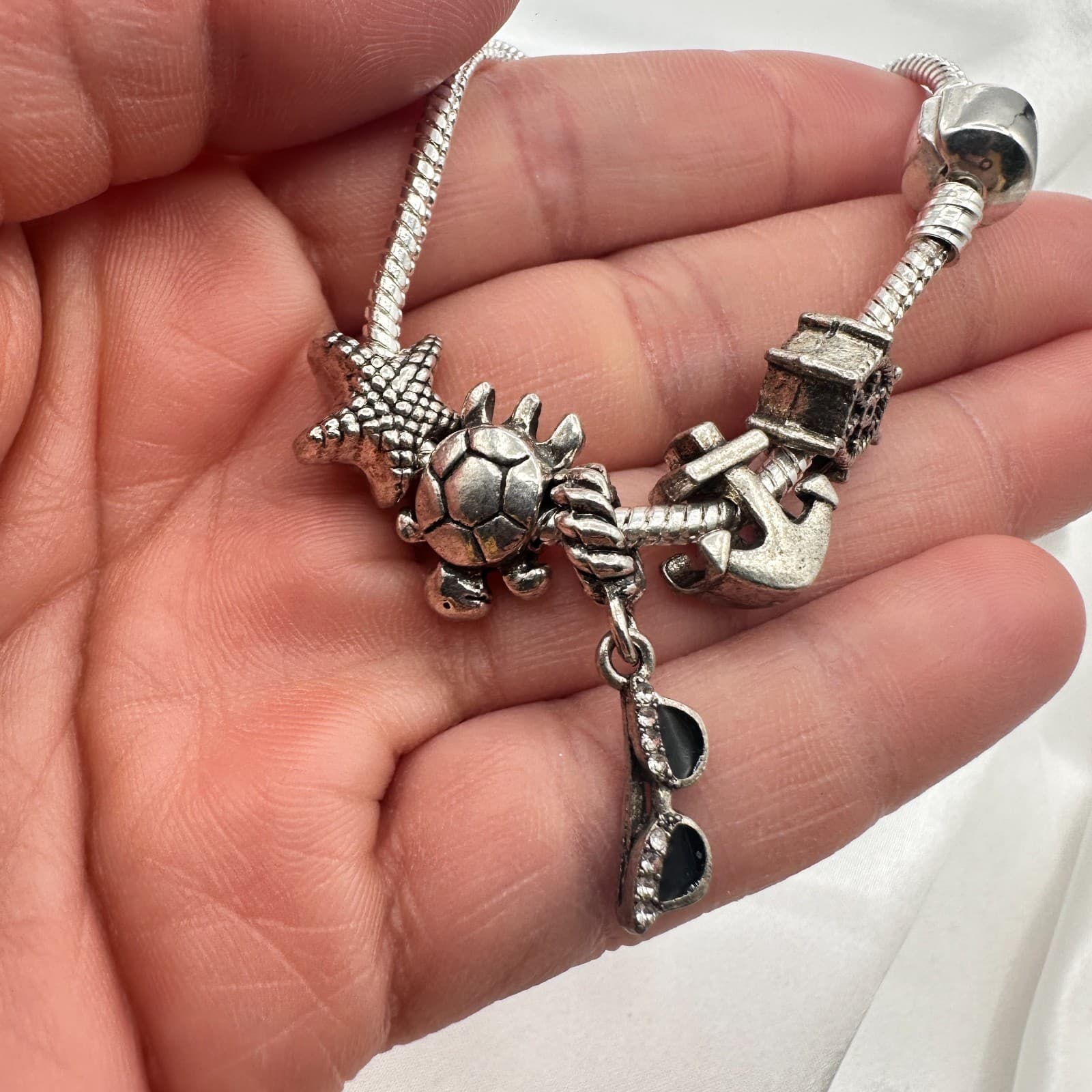 Vintage 80s Beach Charm Bracelet Silver Tone Starfish Turtle Ship Wheel Jewelry - Thumbnail 5