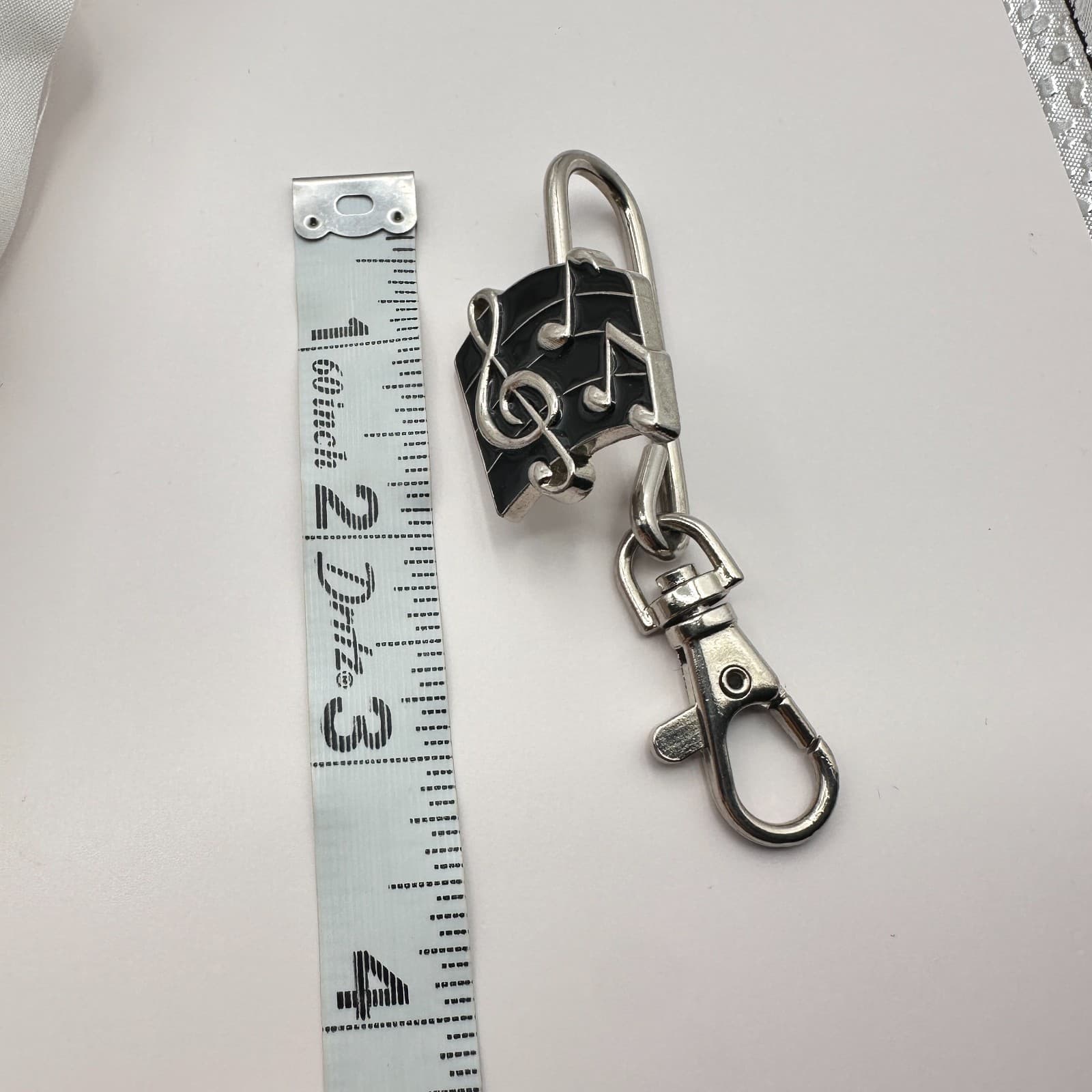Vintage 80s Musical Note Treble Clef Black Enamel Silver Tone Key Finder Jewelry - Thumbnail 9