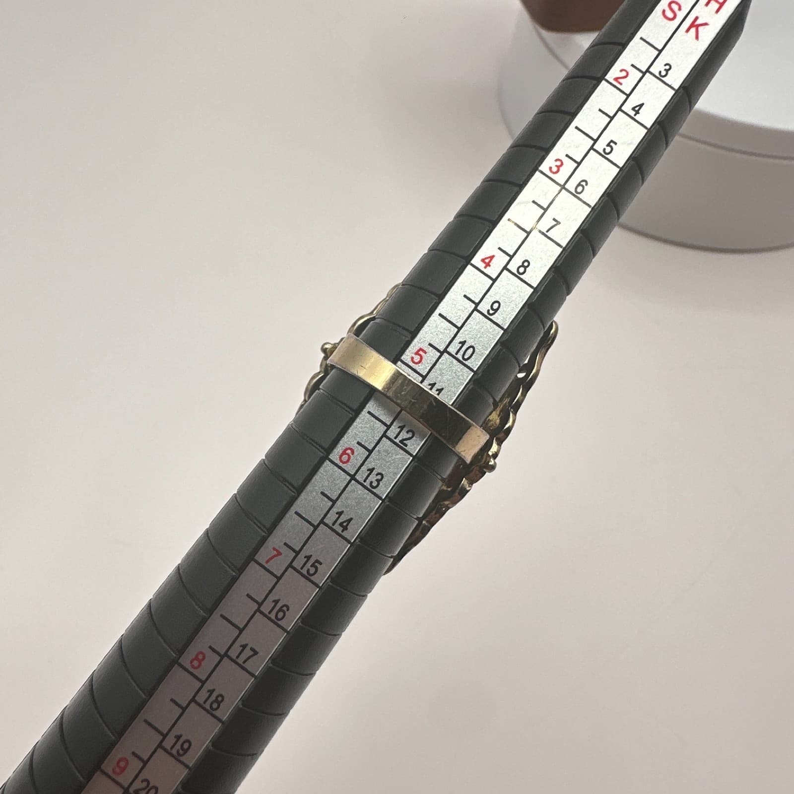 Vintage Y2K Gold Tone Filigree Red Stone Ring Statement Women's Classic Jewelry - Thumbnail 7