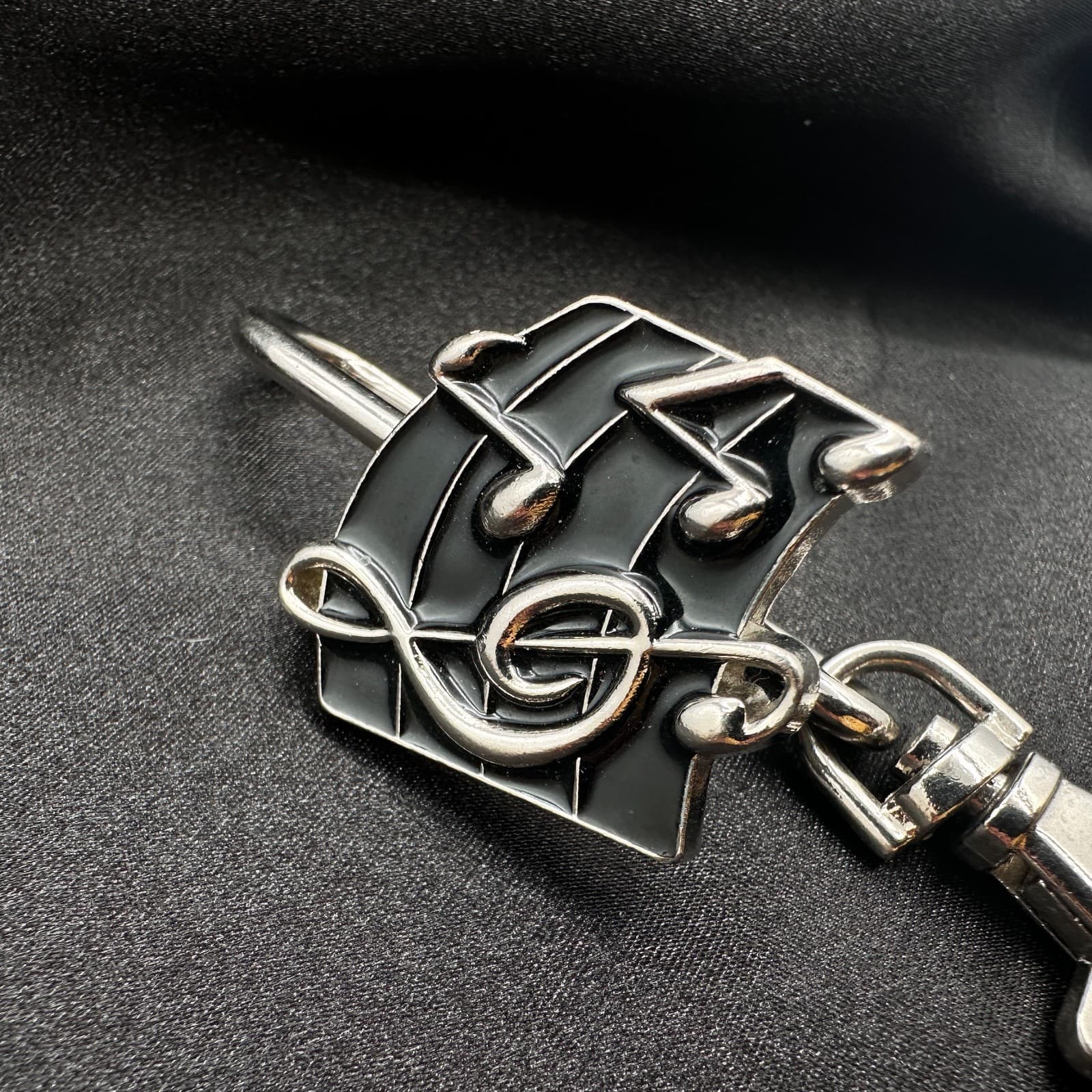 Vintage 80s Musical Note Treble Clef Black Enamel Silver Tone Key Finder Jewelry - Thumbnail 8