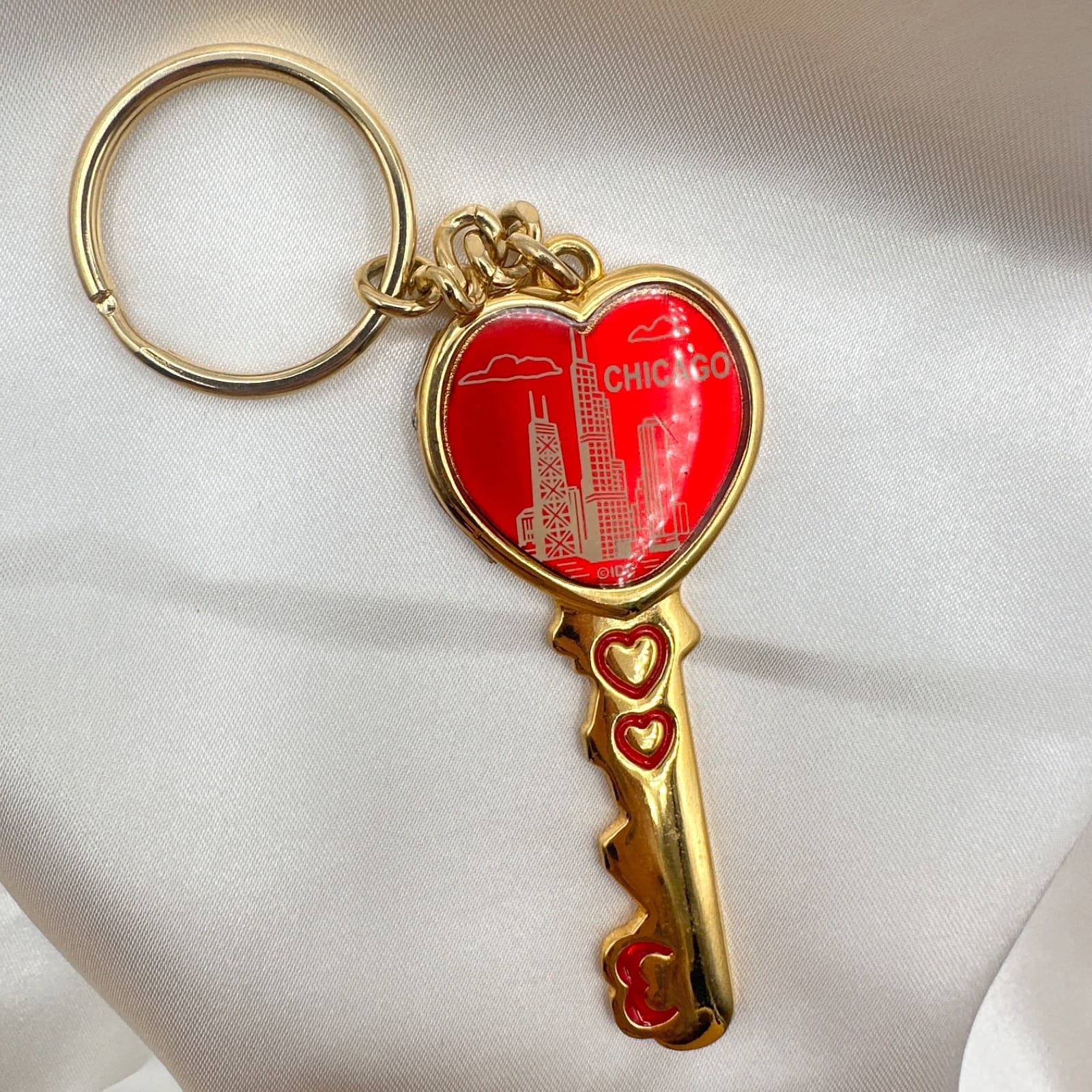 Vintage Y2K Chicago Gold Tone Red Enamel Heart Key Keychain Classic Jewelry - Thumbnail 3