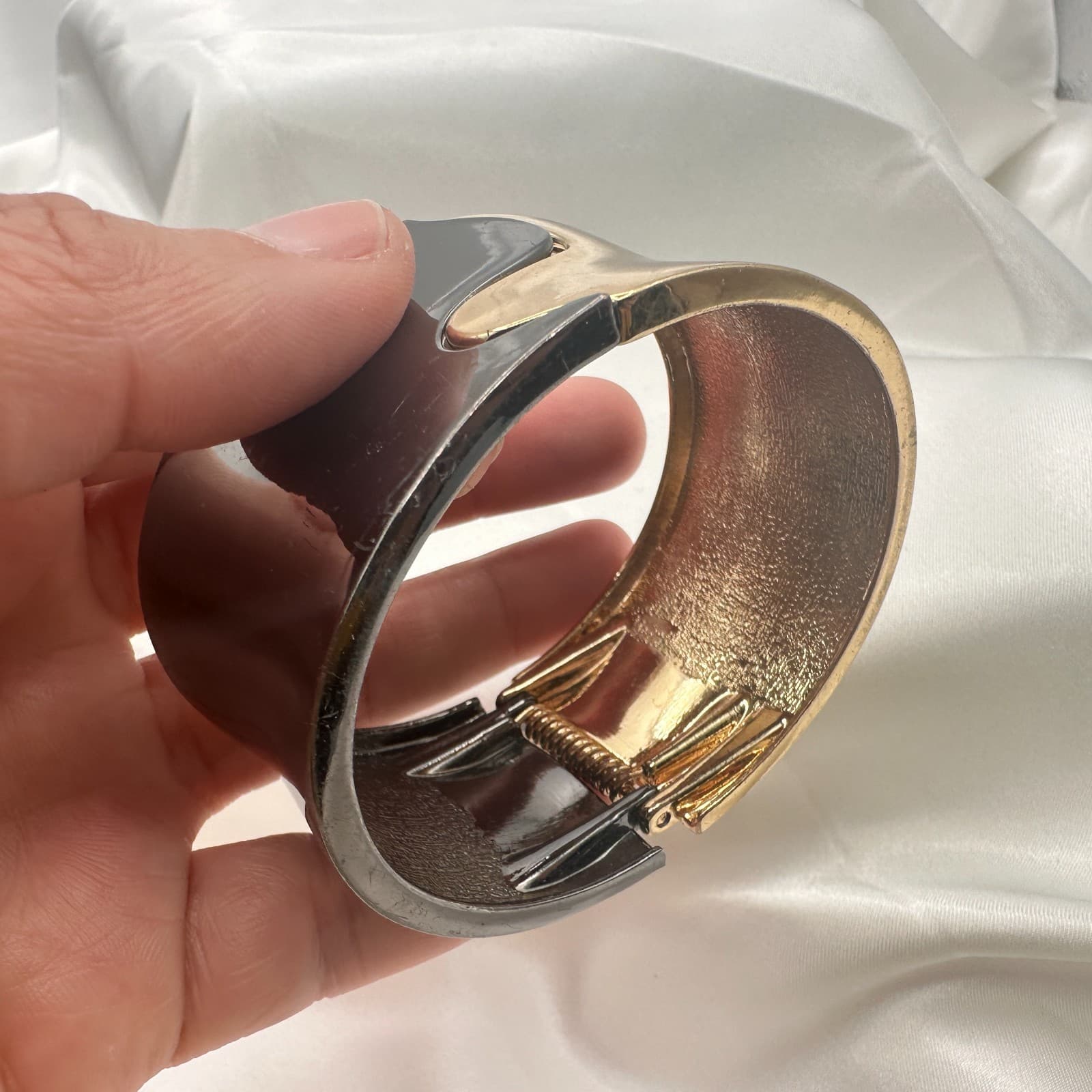 Vintage 90s Two Tone Cuff Bracelet Modernist Classic Fashion Women's Jewelry - Thumbnail 6