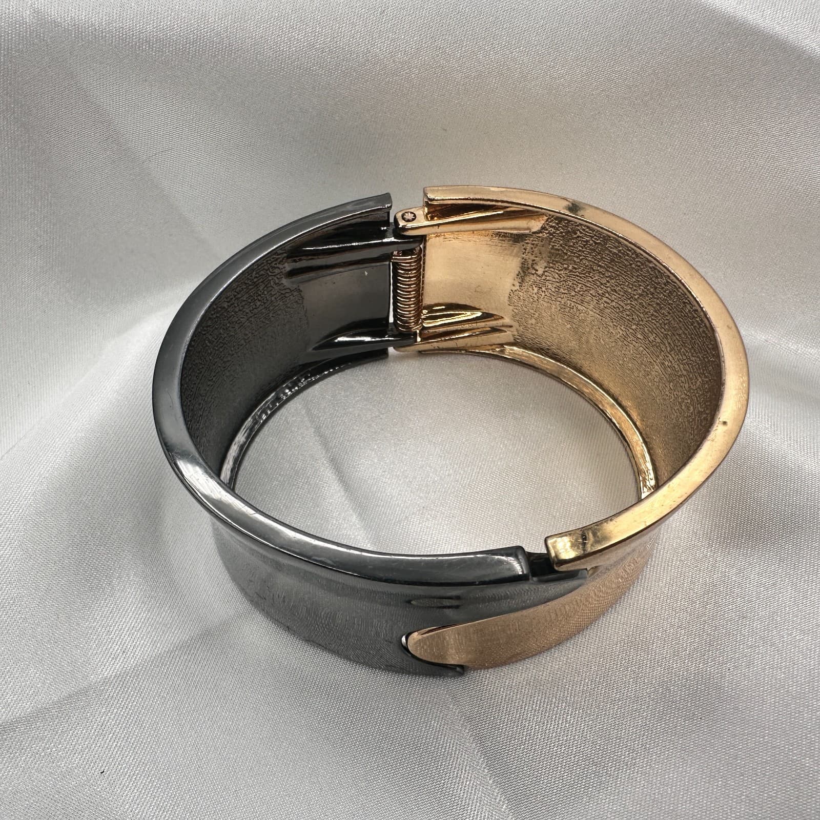 Vintage 90s Two Tone Cuff Bracelet Modernist Classic Fashion Women's Jewelry - Thumbnail 2