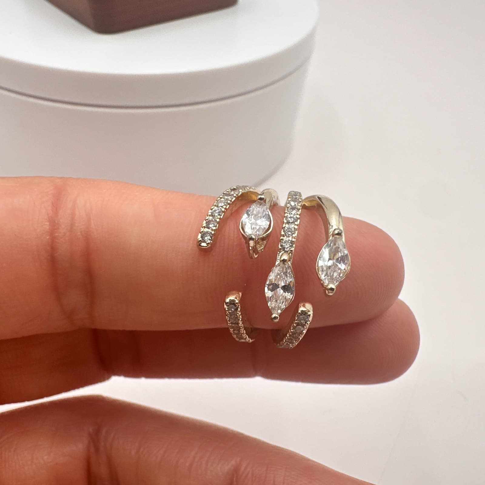 VTG 90s Gold Tone Clear Rhinestone Bypass Spiral Ring Statement Women's Jewelry - Thumbnail 5