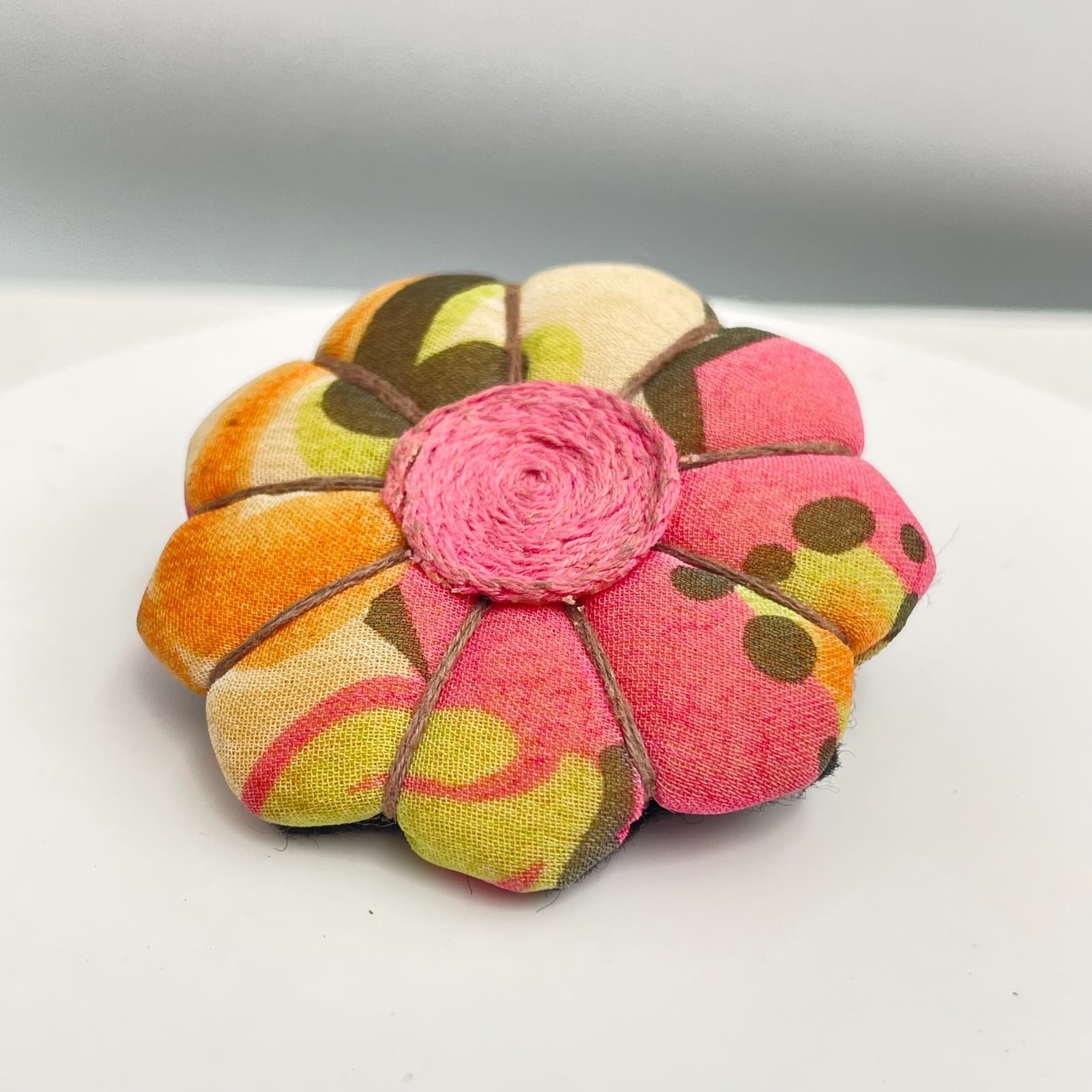 Vintage 70s Fabric Floral Brooch Pin Retro Statement Women's Classic Jewelry - Thumbnail 2