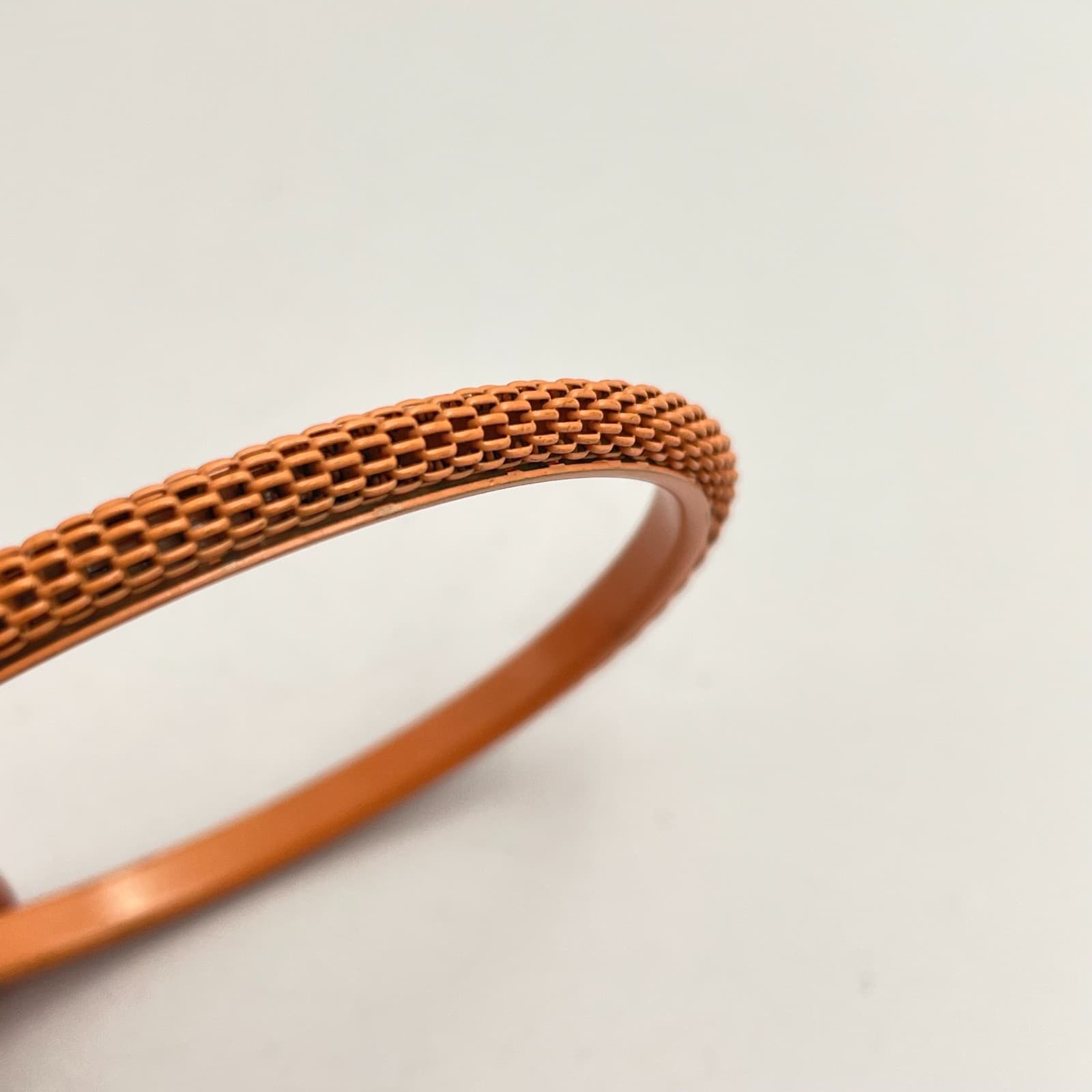 Vintage 80s Orange Enamel Mesh Bangle Bracelet Retro Mod Boho Stackable Jewelry - Thumbnail 3