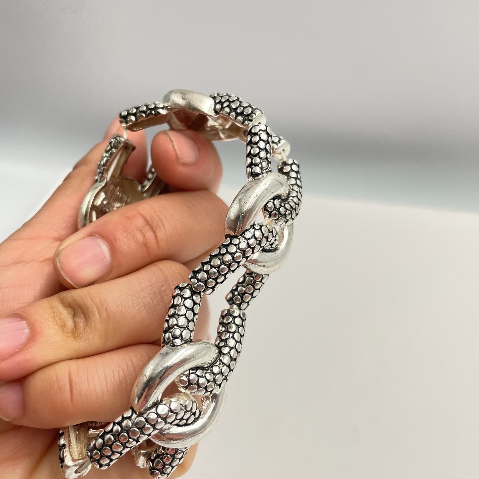 Vintage 80s Silver Tone Pebbled Textured Oval Link Bracelet Statement Jewelry - Thumbnail 6