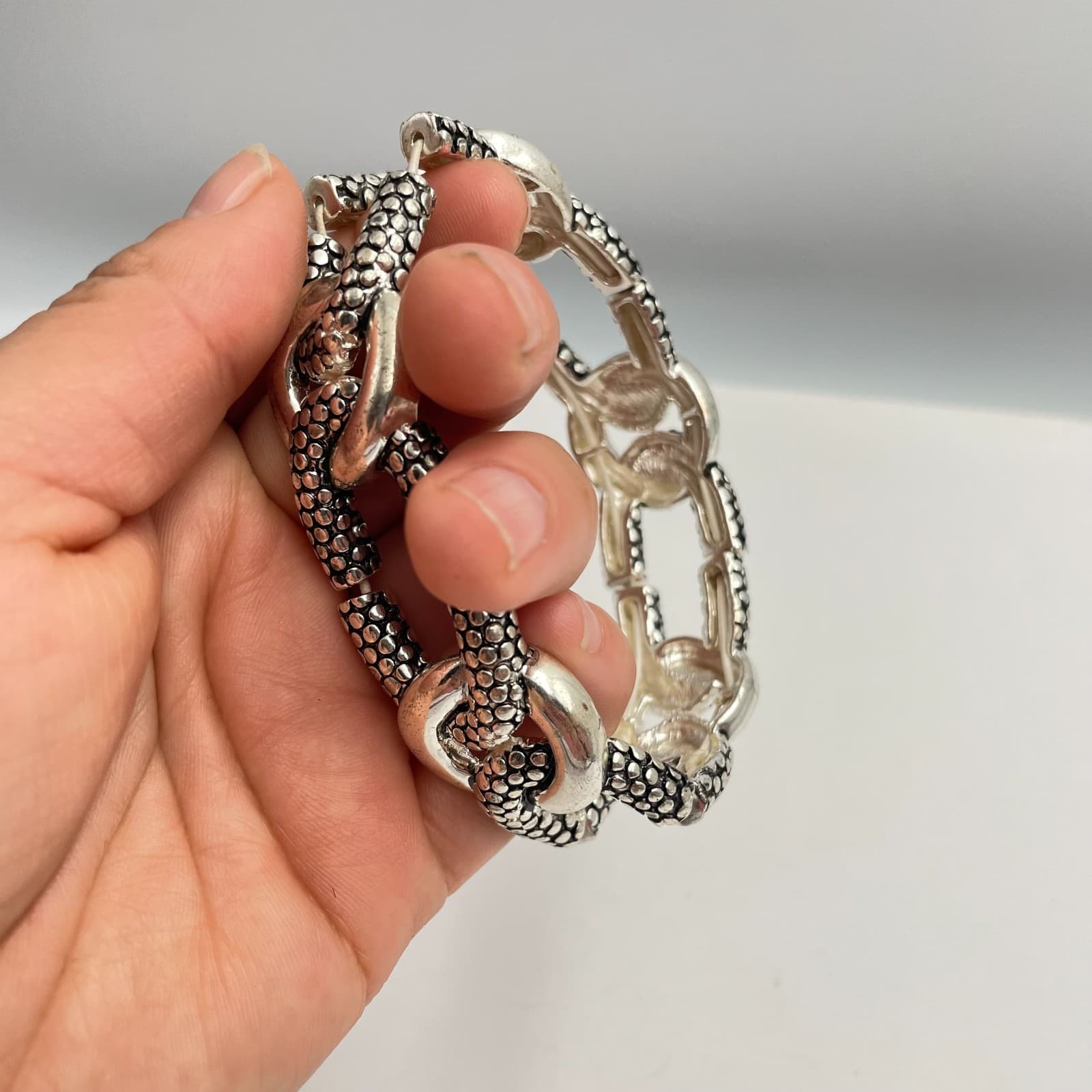 Vintage 80s Silver Tone Pebbled Textured Oval Link Bracelet Statement Jewelry - Thumbnail 5