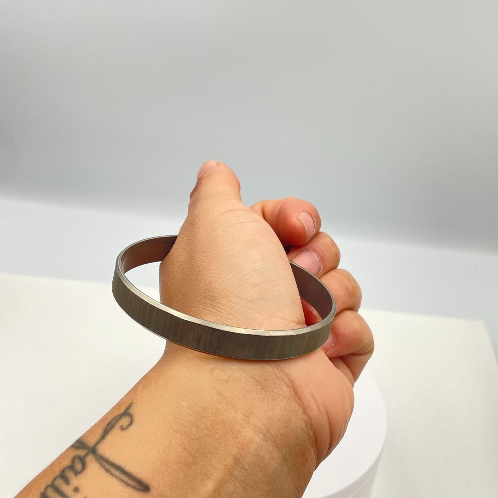 Vintage 90s Silver Tone Textured Bangle Etched Vertical Line Pattern Jewelry - Thumbnail 7