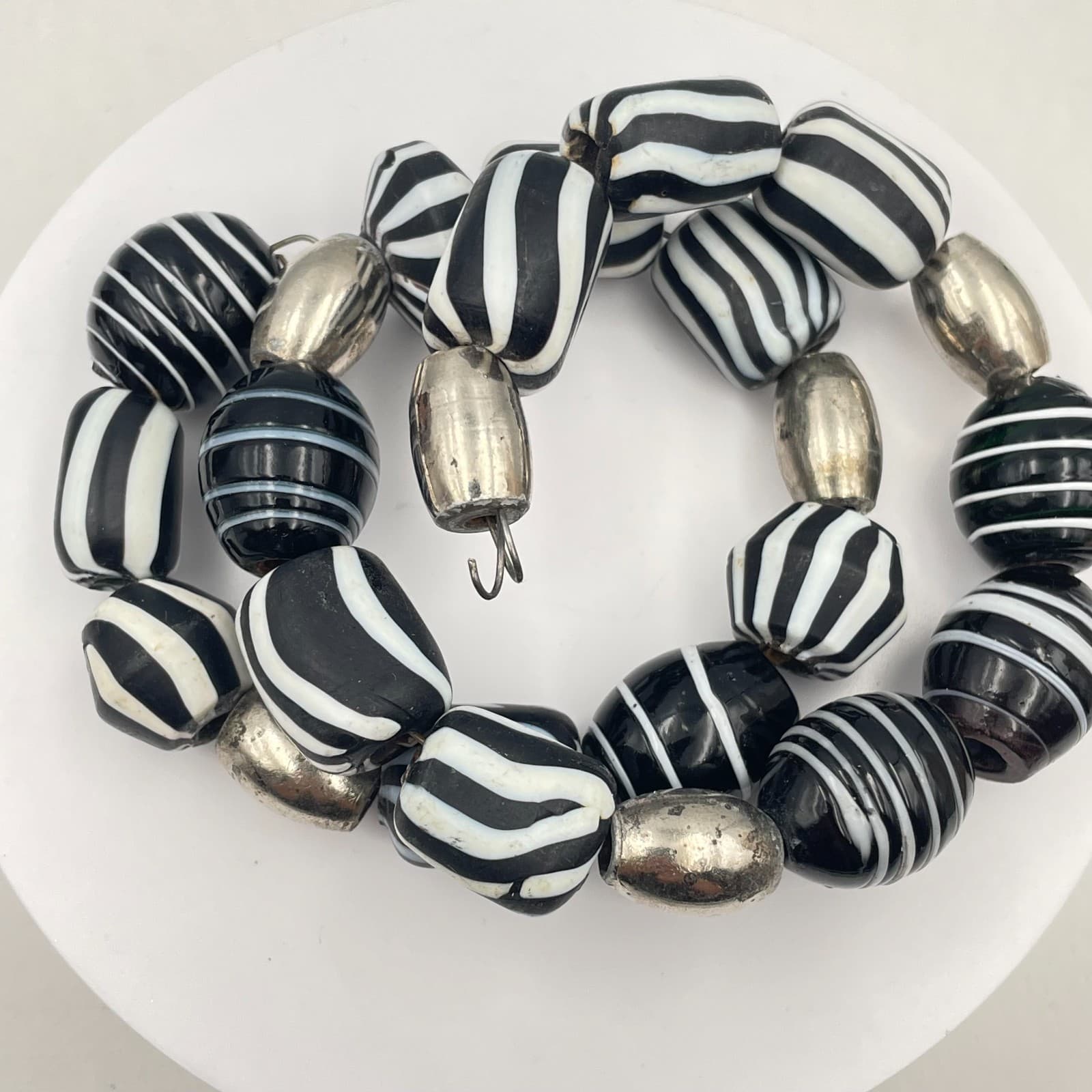 Vintage 90s Silver-Tone Black White Striped Beaded Memory Wrap Bracelet Jewelry - Thumbnail 2