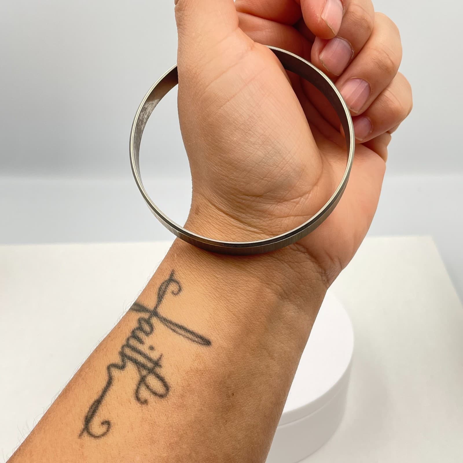 Vintage 90s Silver Tone Textured Bangle Etched Vertical Line Pattern Jewelry - Thumbnail 8