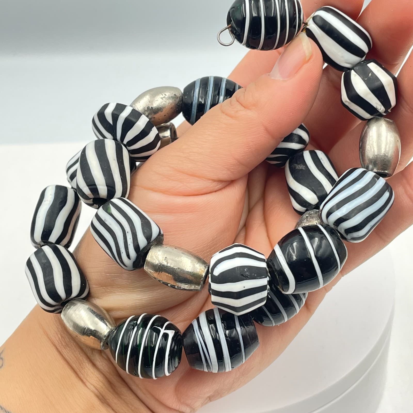 Vintage 90s Silver-Tone Black White Striped Beaded Memory Wrap Bracelet Jewelry - Thumbnail 6