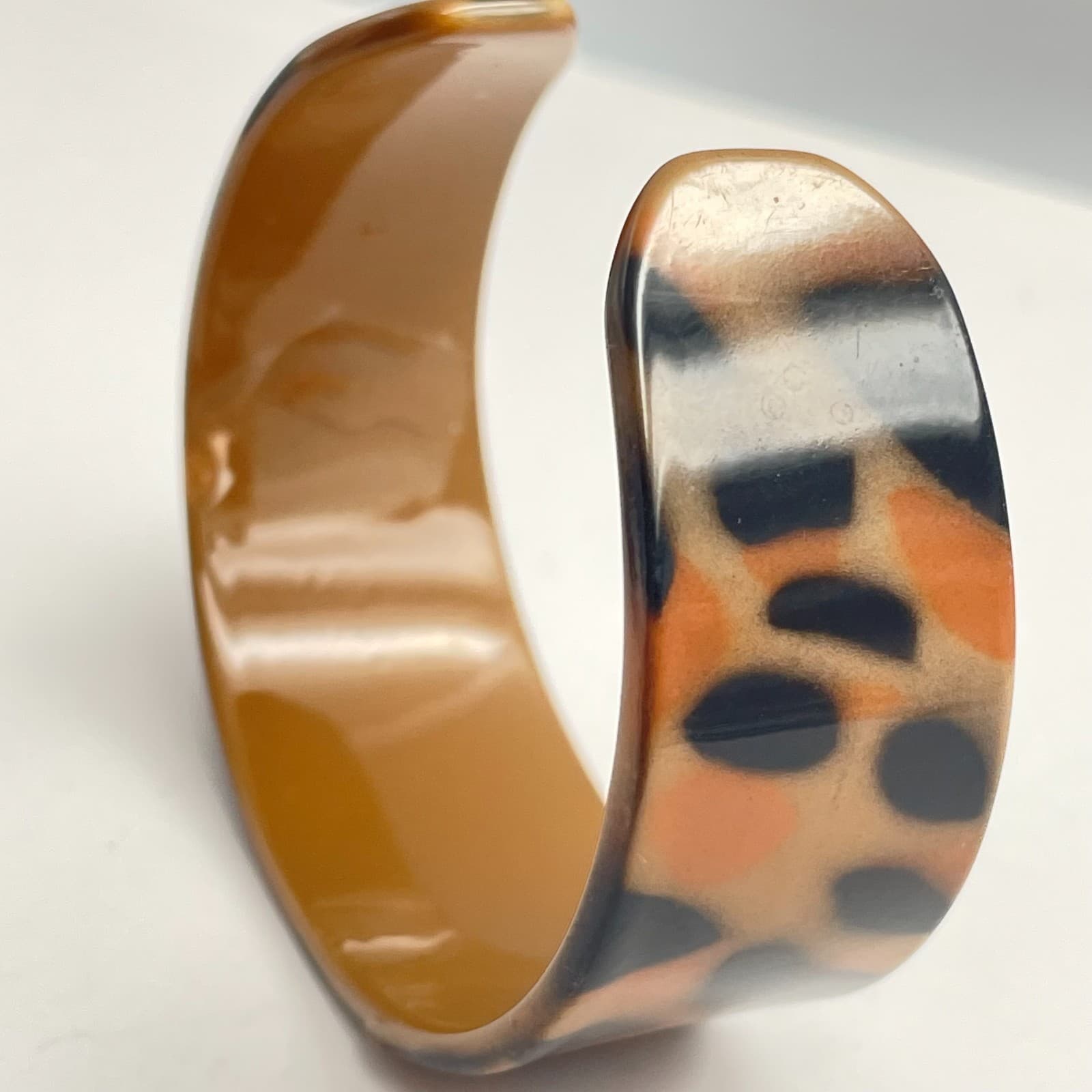 Vintage 80s Tortoise Acrylic Cuff Bracelet Brown Leopard Print Bangle Jewelry - Thumbnail 4