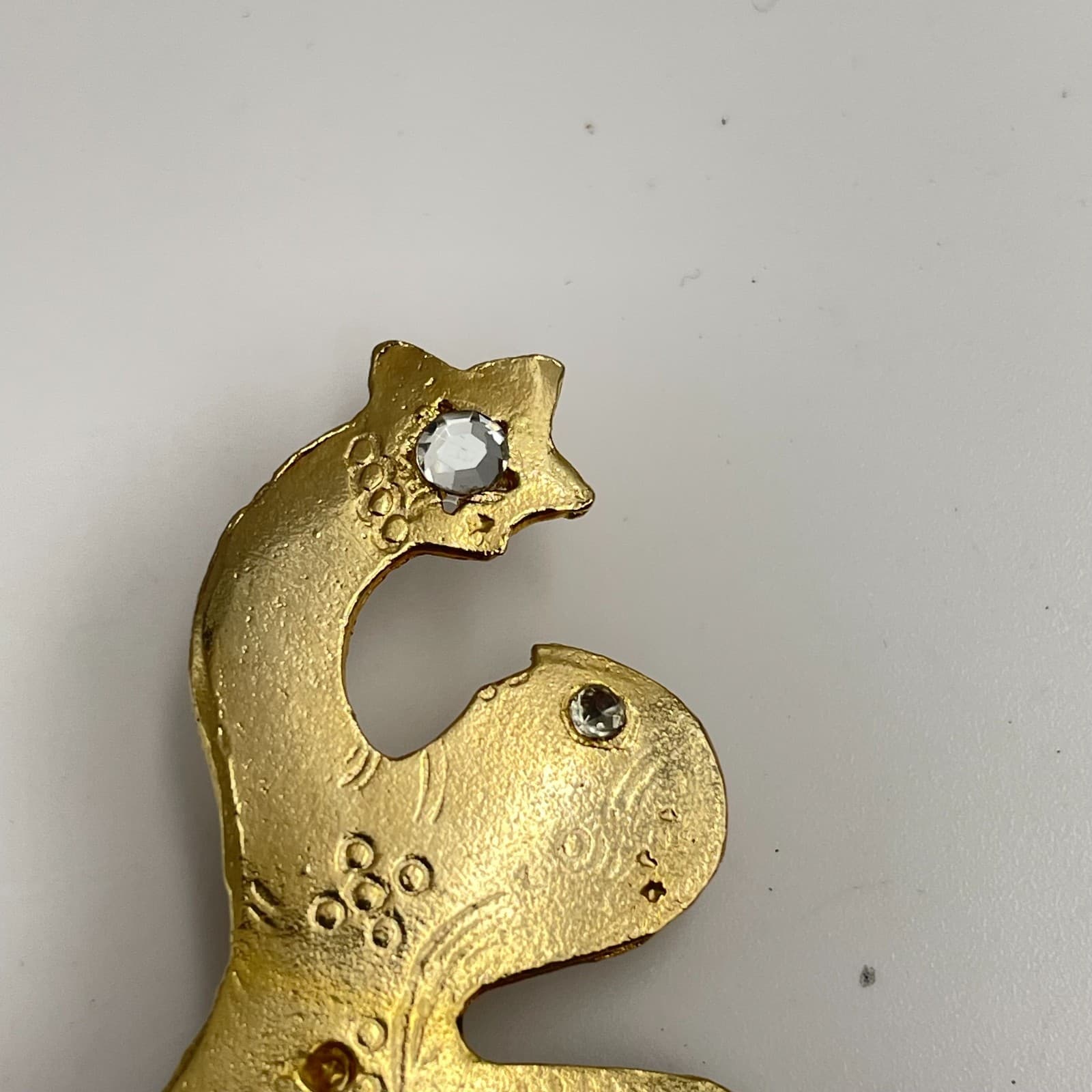 Vintage 90s Gold Tone Angel Brooch Pin Faux Pearl Rhinestone Fashion Jewelry - Thumbnail 4