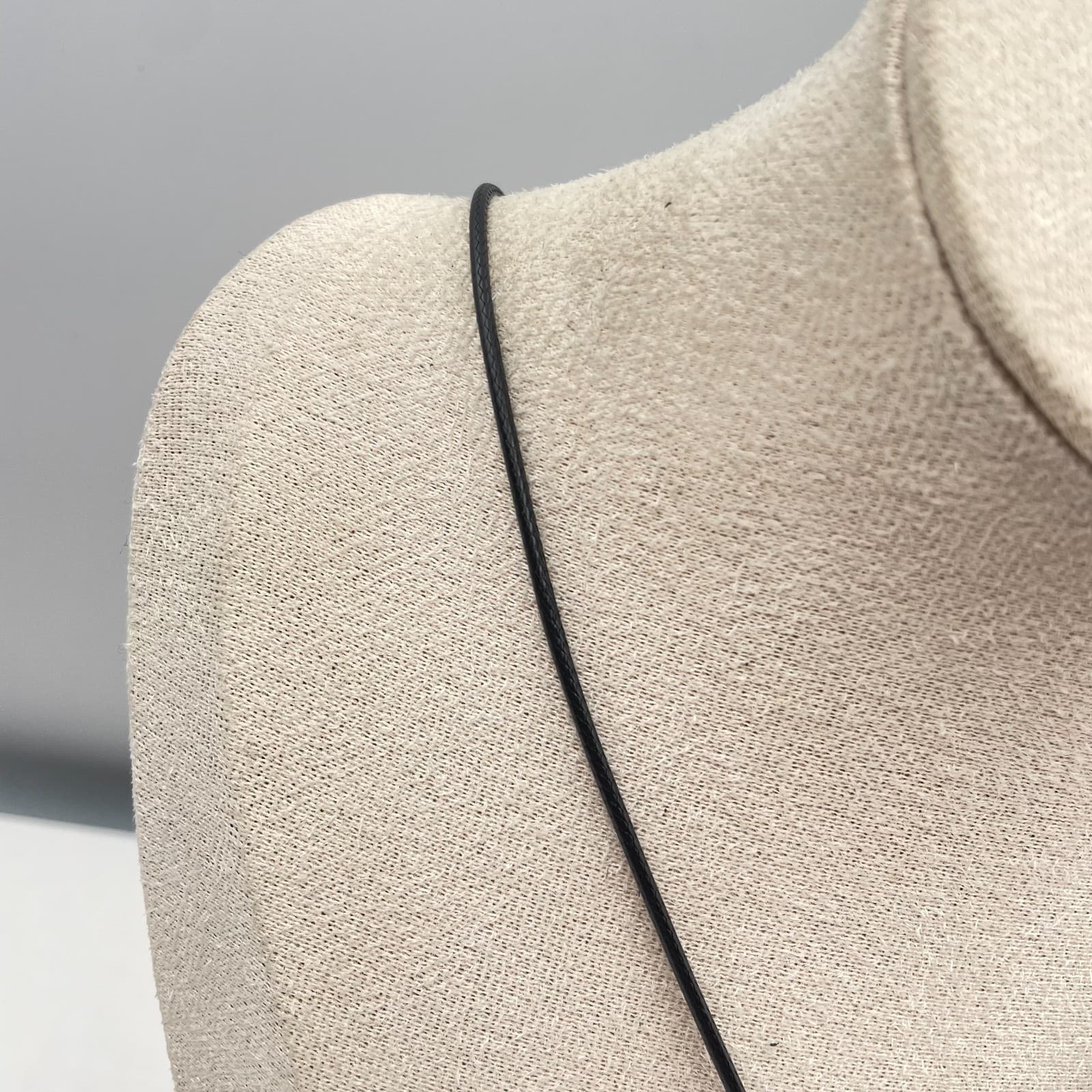 Vintage 90s Blue Floral Pendant Necklace Black Cord Boho Classic Fashion Jewelry - Thumbnail 3