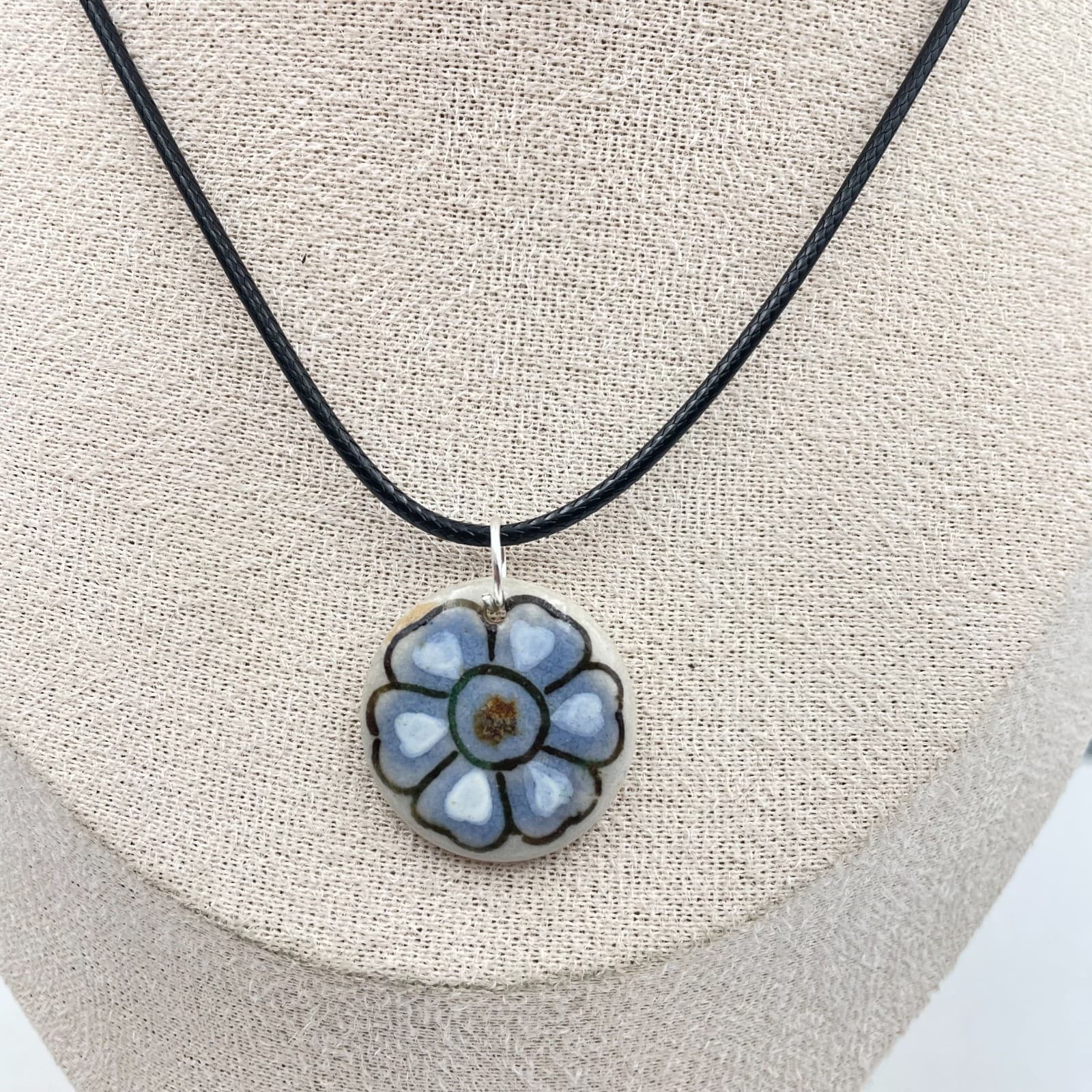 Vintage 90s Blue Floral Pendant Necklace Black Cord Boho Classic Fashion Jewelry - Thumbnail 4