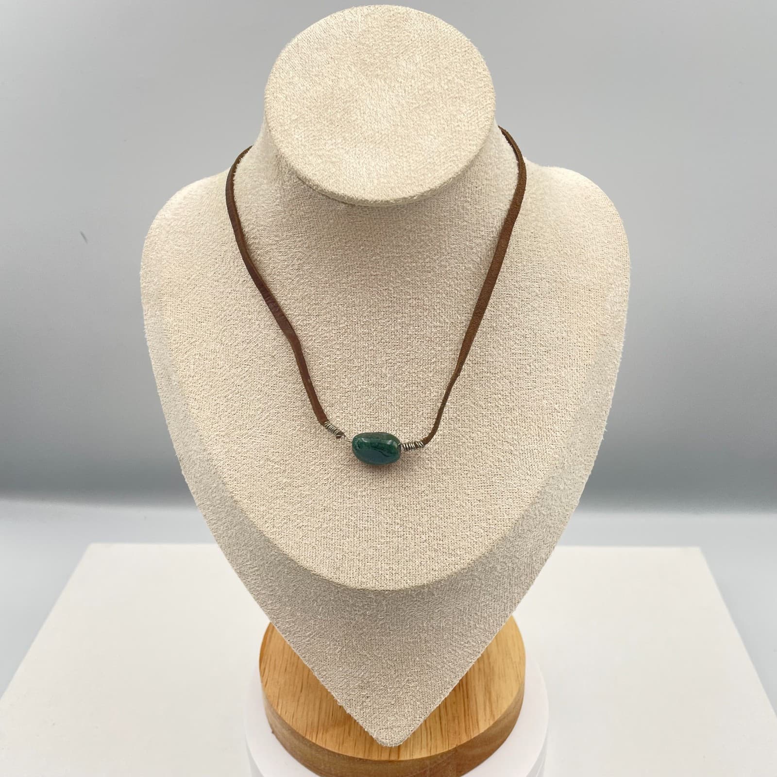 Vintage 90s Green Agate Glass Stone Brown Leather Cord Pendant Necklace Boho - Image 1