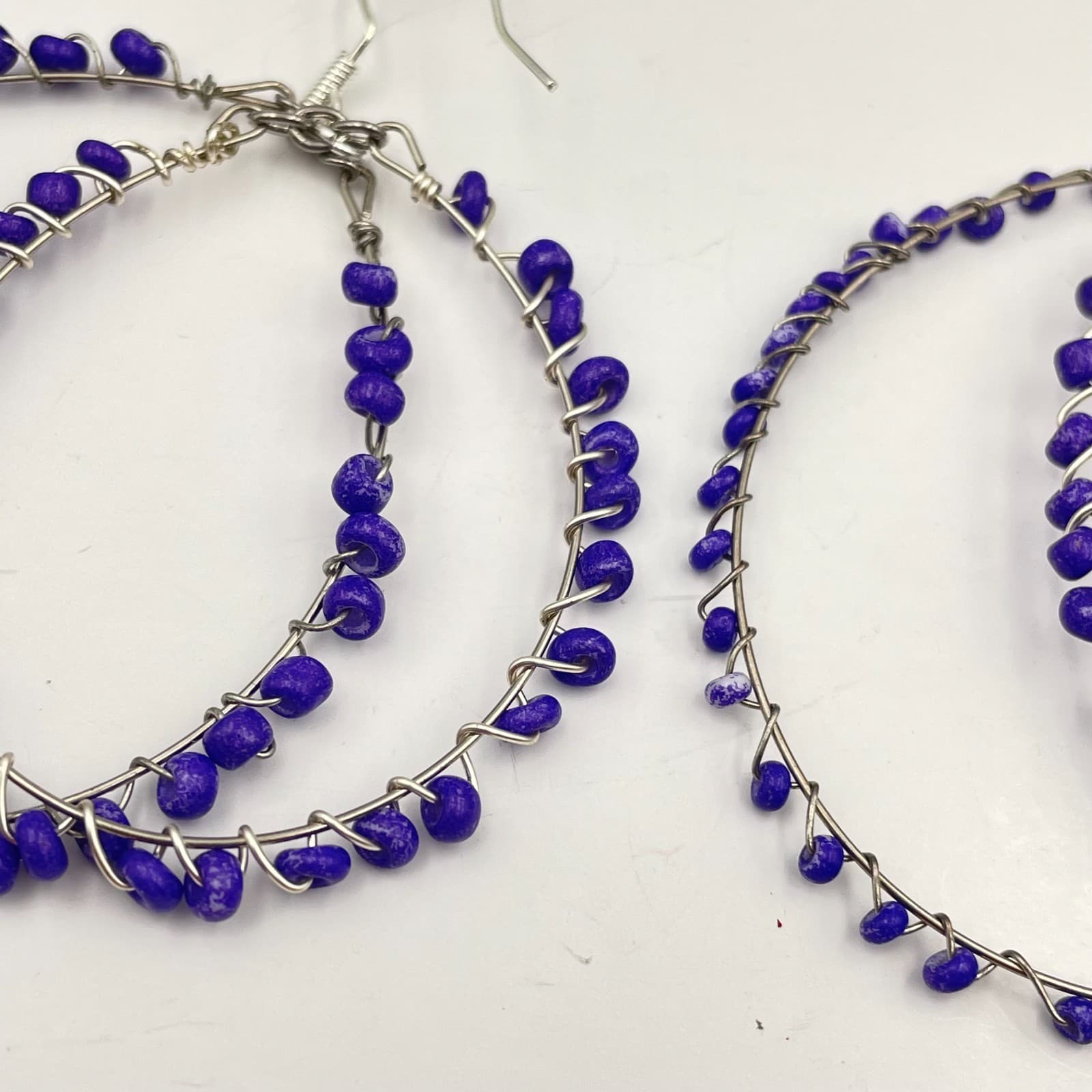 Vintage 90s Silver Tone Blue Seed Beaded Double Hoop Dangle Earrings Jewelry - Thumbnail 3