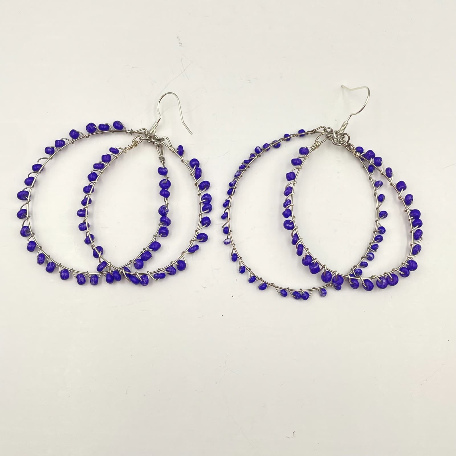 Vintage 90s Silver Tone Blue Seed Beaded Double Hoop Dangle Earrings Jewelry - Image 1