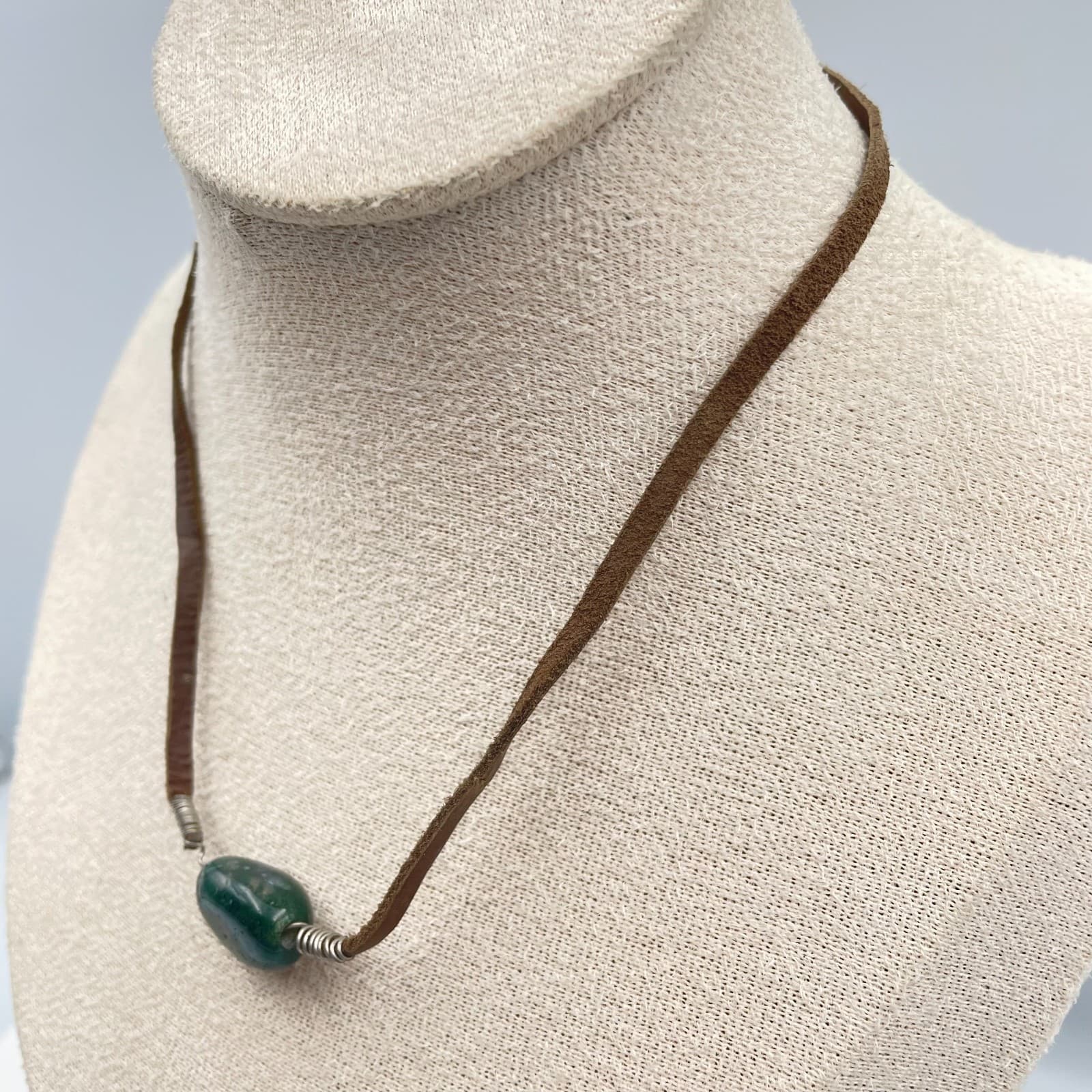 Vintage 90s Green Agate Glass Stone Brown Leather Cord Pendant Necklace Boho - Thumbnail 4