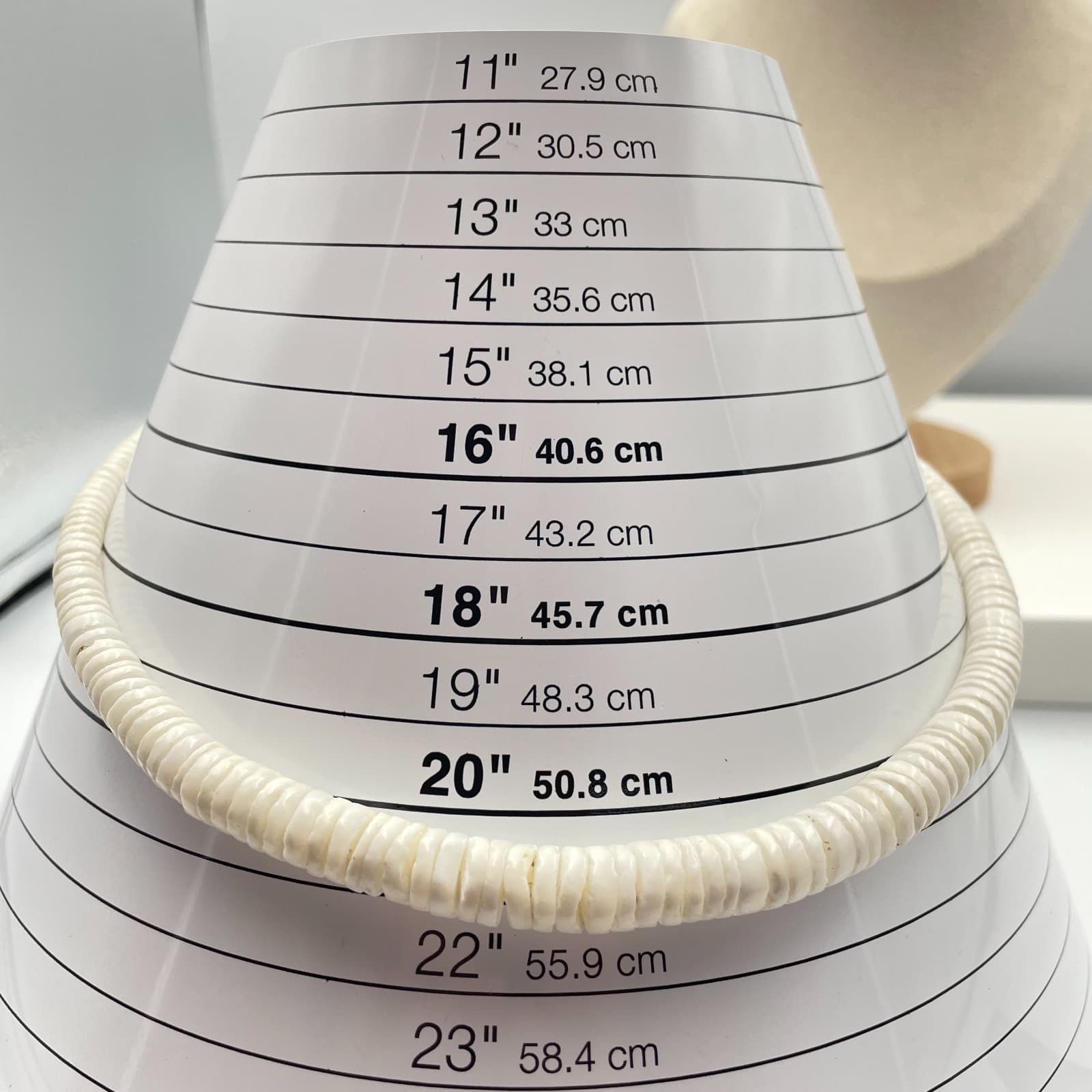 Vintage 90s White Shell Heishe Bead Necklace Boho Women's Fashion Jewelry - Thumbnail 7