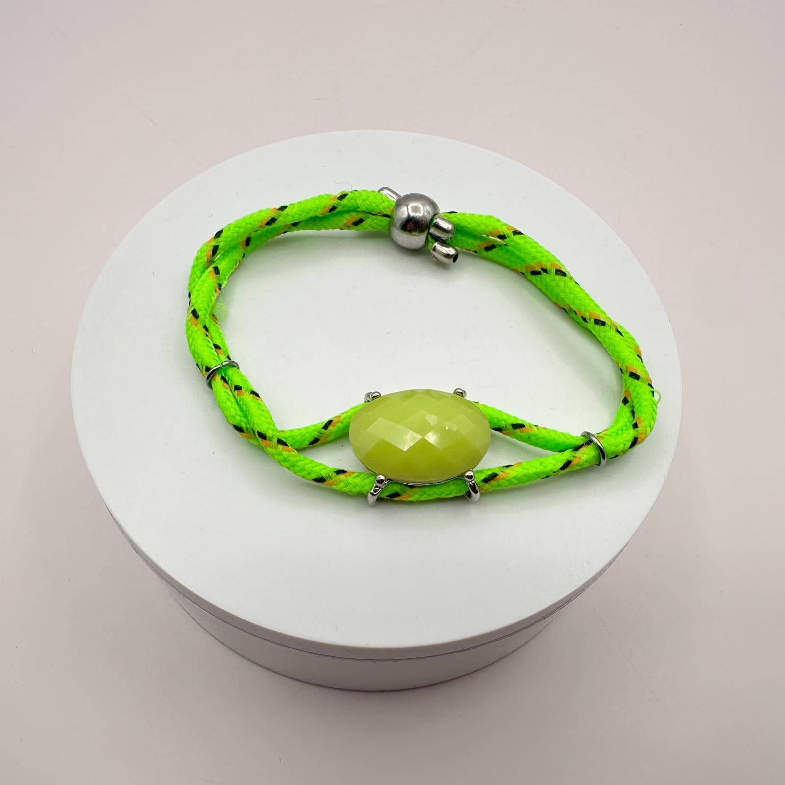 Vintage 90s Green Cord Bracelet Faceted Glass Oval Silver Tone Charm Jewelry - Thumbnail 5