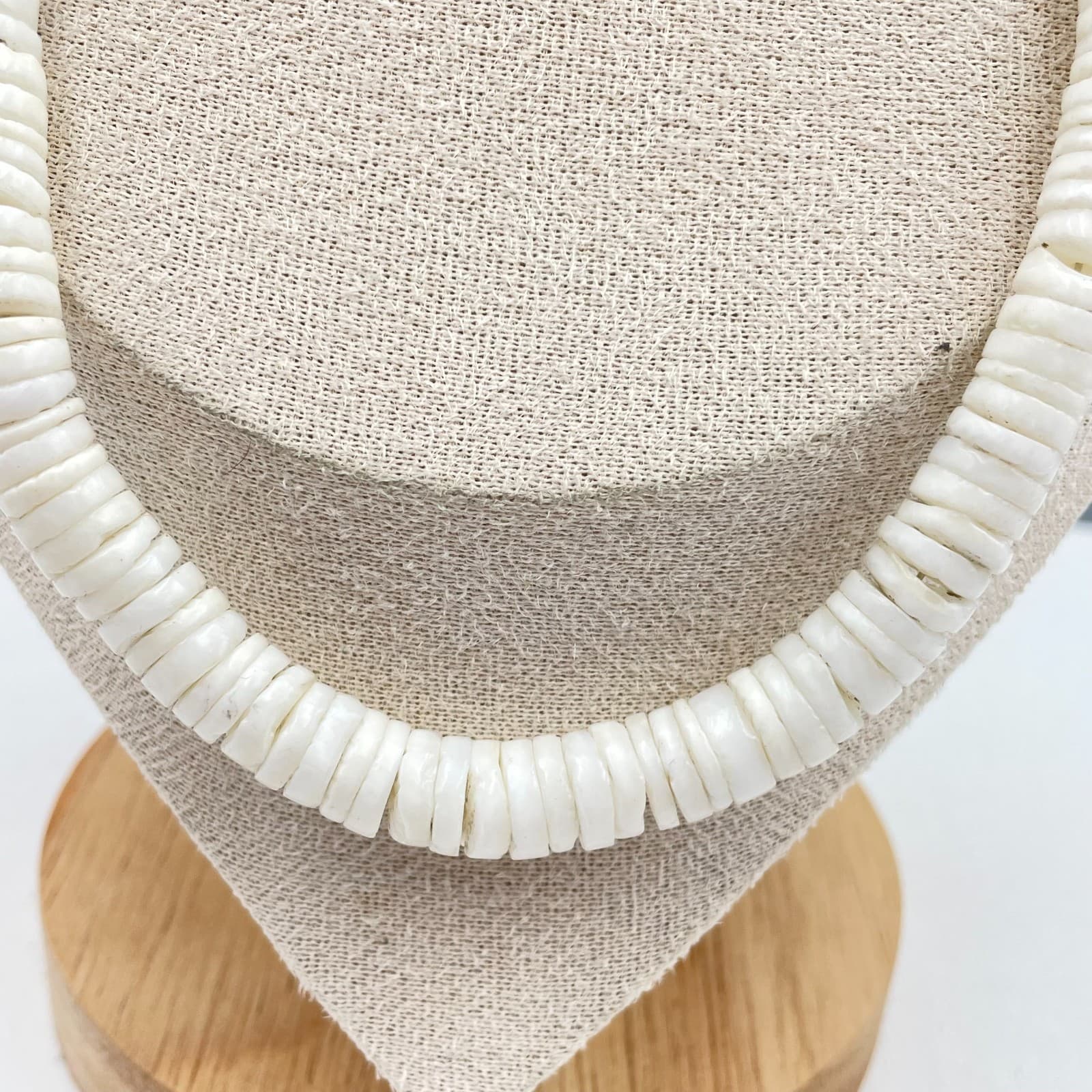 Vintage 90s White Shell Heishe Bead Necklace Boho Women's Fashion Jewelry - Thumbnail 4