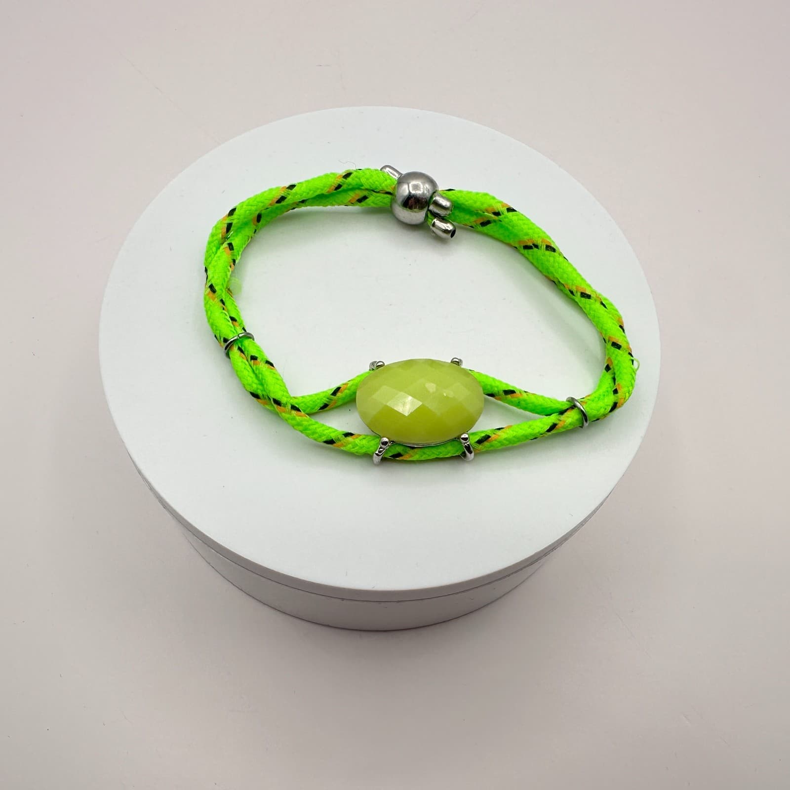 Vintage 90s Green Cord Bracelet Faceted Glass Oval Silver Tone Charm Jewelry - Thumbnail 2