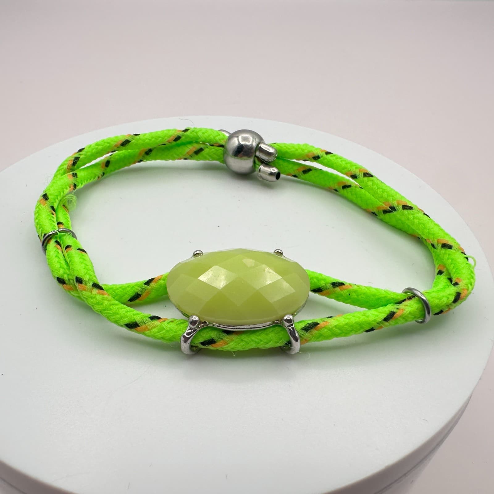 Vintage 90s Green Cord Bracelet Faceted Glass Oval Silver Tone Charm Jewelry - Thumbnail 3