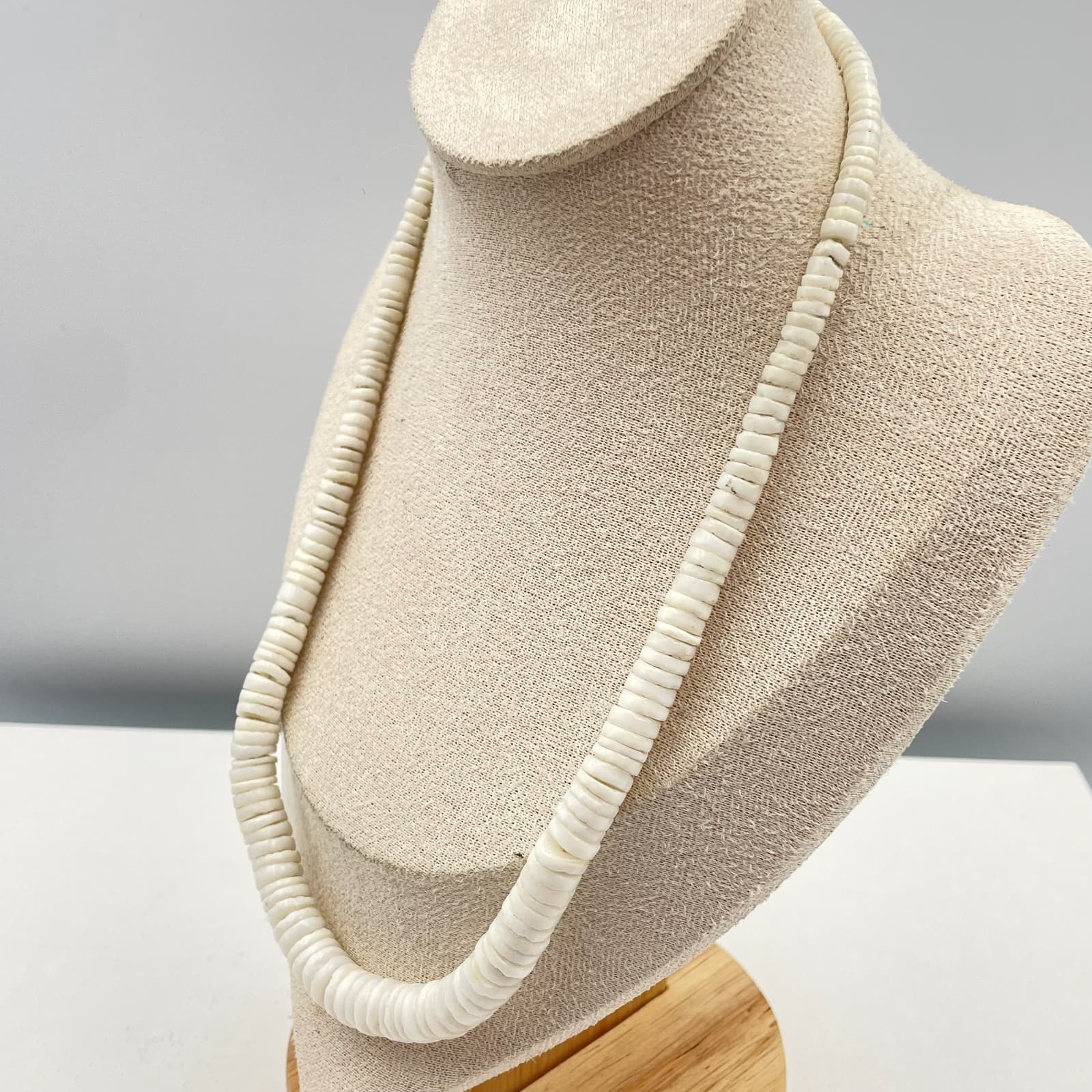 Vintage 90s White Shell Heishe Bead Necklace Boho Women's Fashion Jewelry - Thumbnail 5