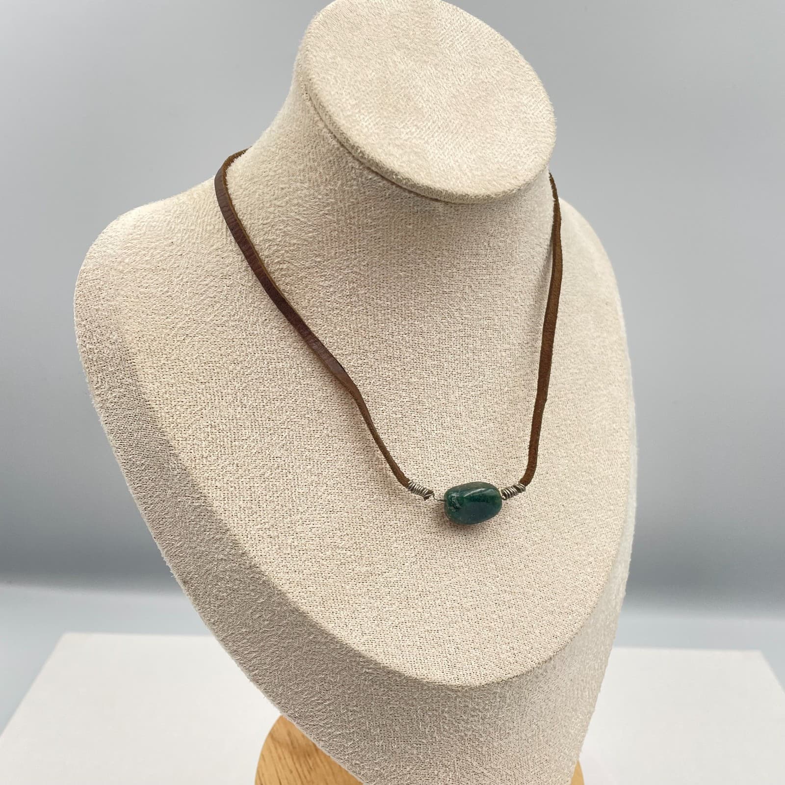 Vintage 90s Green Agate Glass Stone Brown Leather Cord Pendant Necklace Boho - Thumbnail 3