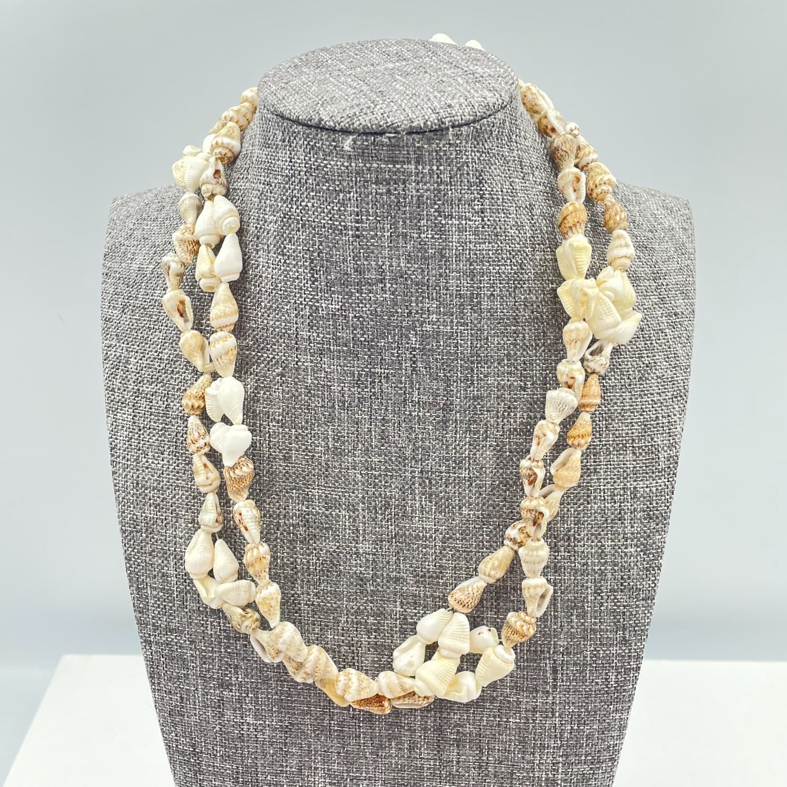 Vintage 90s Puka Shell Necklace Boho Beach Classic Fashion Women's Jewelry - Image 1