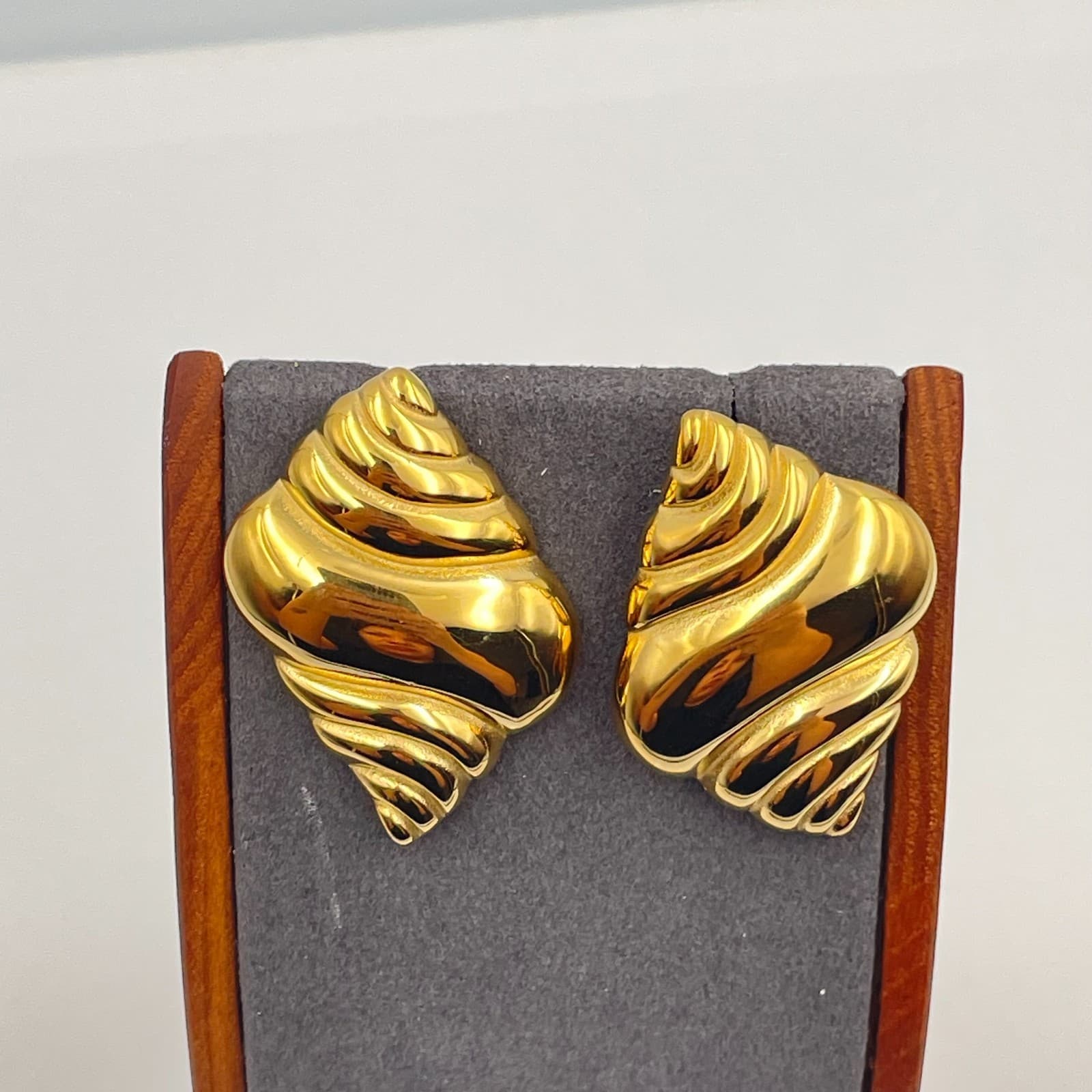 Vintage 80s 8 Other Reasons Gold Tone Shell Statement Earrings Nautical Ribbed - Thumbnail 6