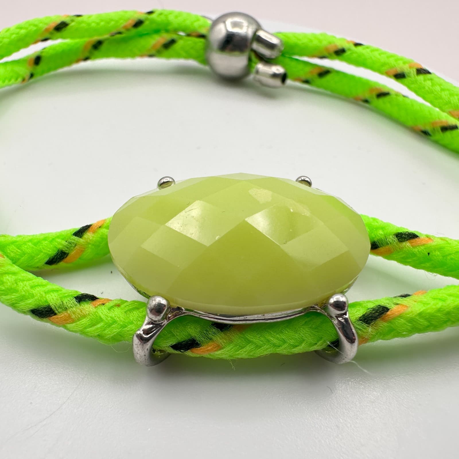 Vintage 90s Green Cord Bracelet Faceted Glass Oval Silver Tone Charm Jewelry - Thumbnail 4