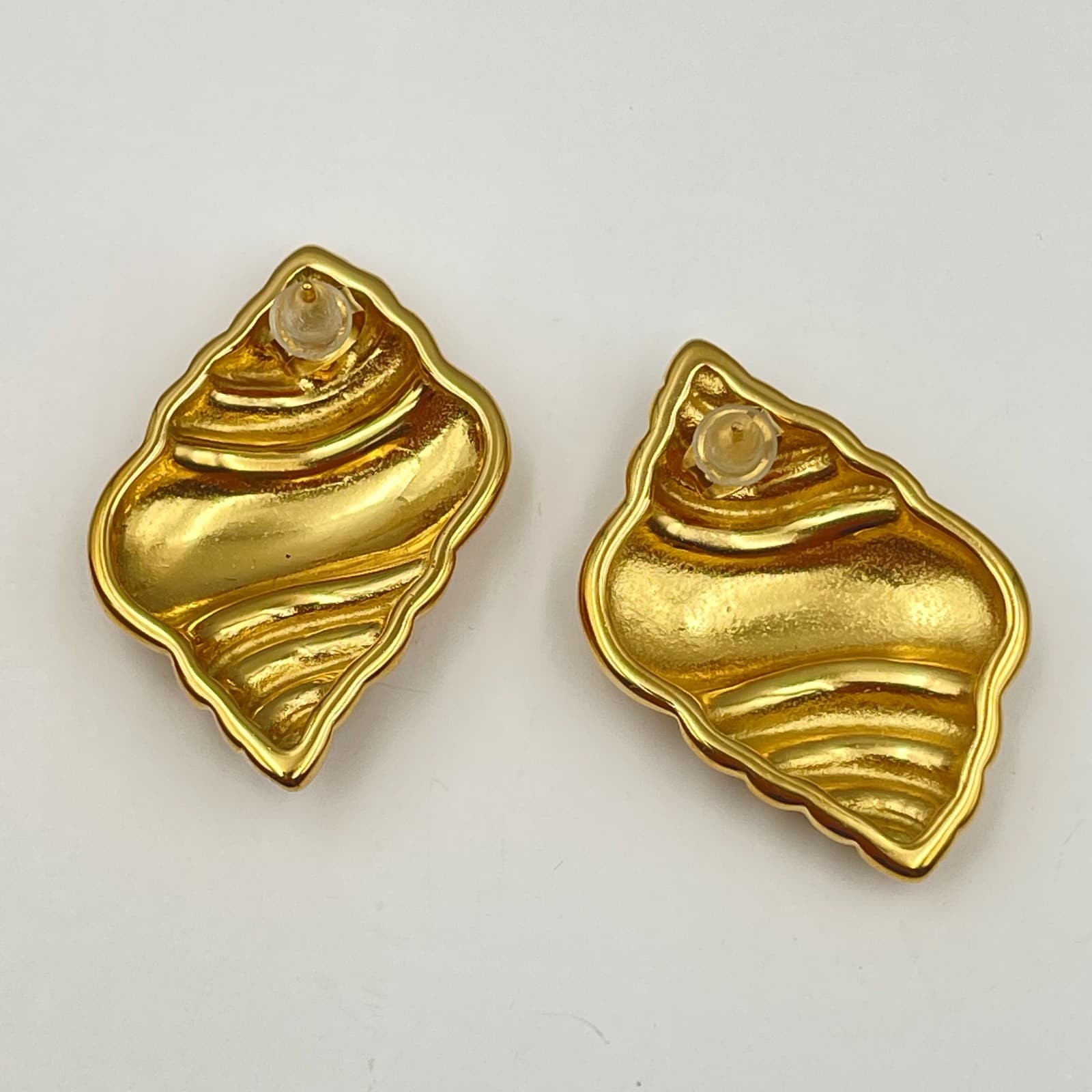 Vintage 80s 8 Other Reasons Gold Tone Shell Statement Earrings Nautical Ribbed - Thumbnail 4