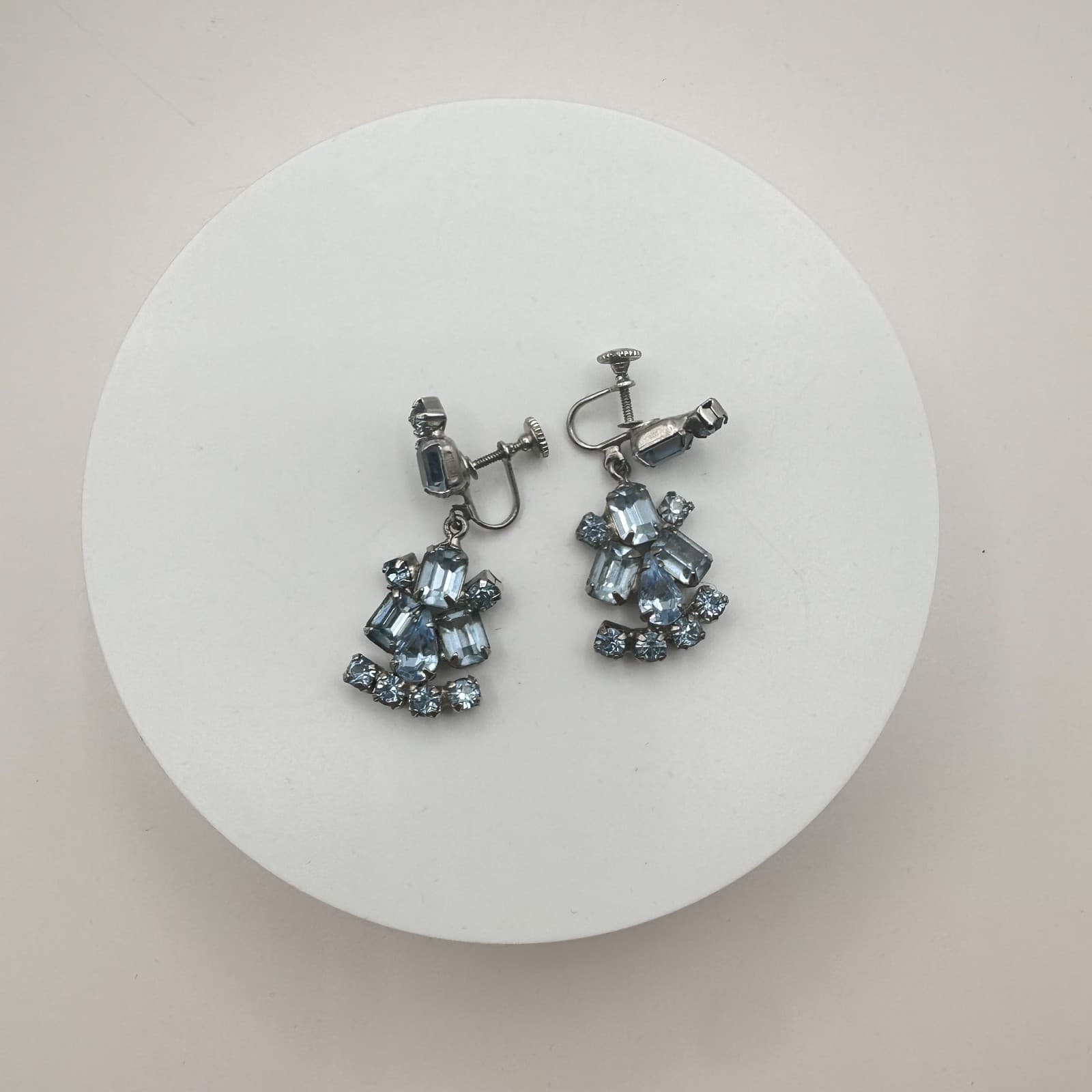 Vintage 90s Silvertone Drop Earrings Blue Glass Art Deco Classic Fashion Jewelry - Thumbnail 2