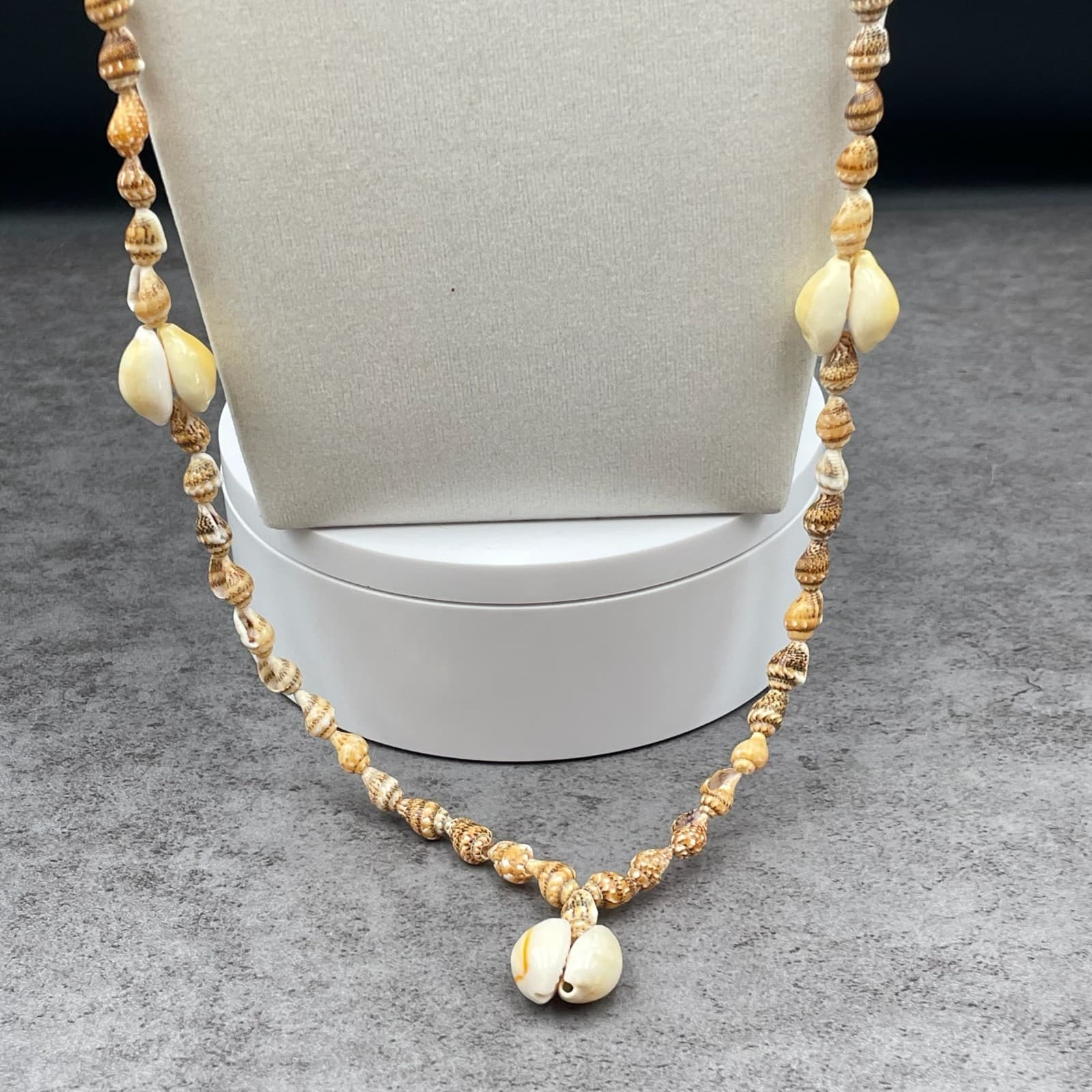 Contemporary White Cord Cerith Cowrie Natural Sea Shell Beaded Pendant Necklace - Thumbnail 9