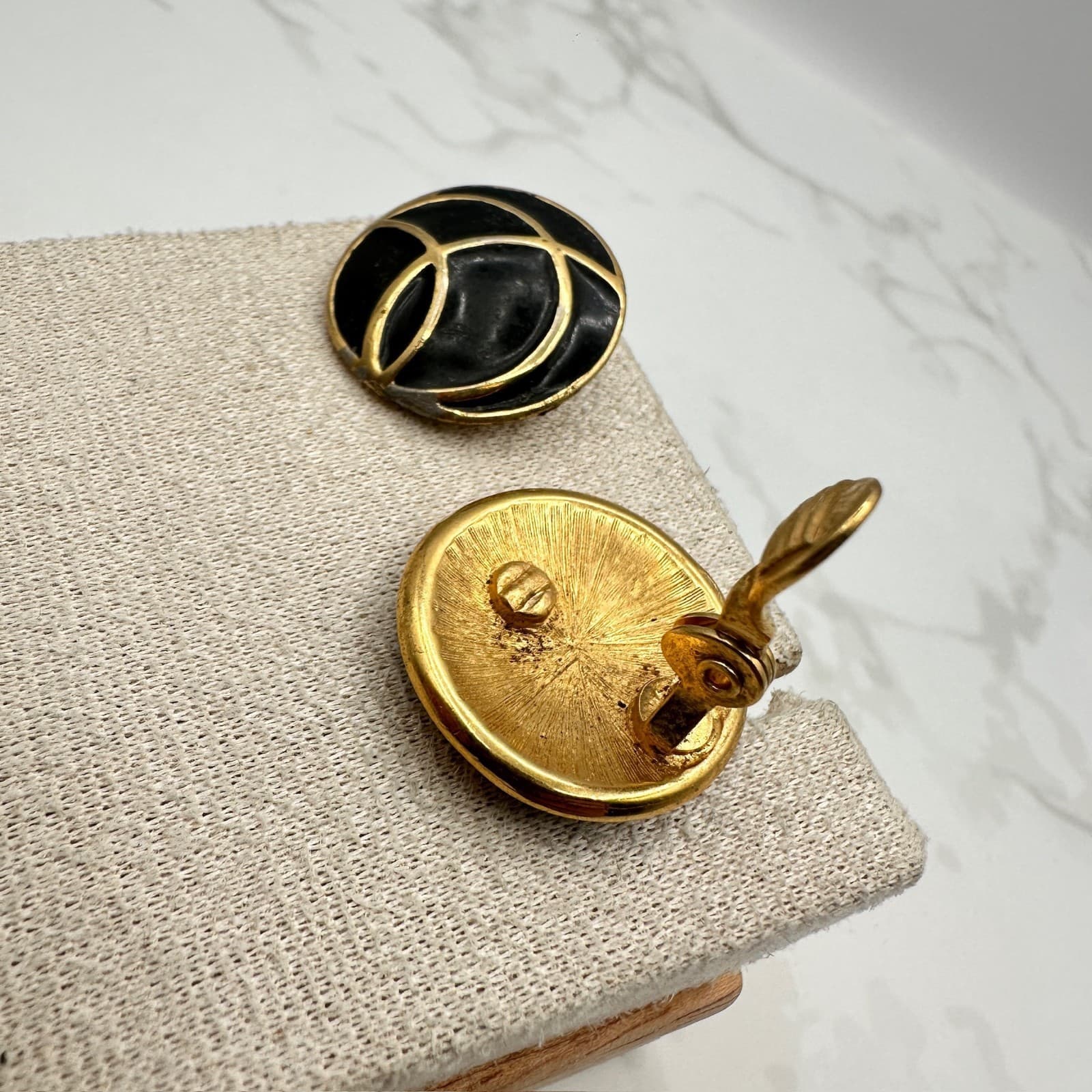 Vintage Monet Gold-Tone Classic Art Deco Fashion Graphic Enamel Clip-On Earrings - Thumbnail 4