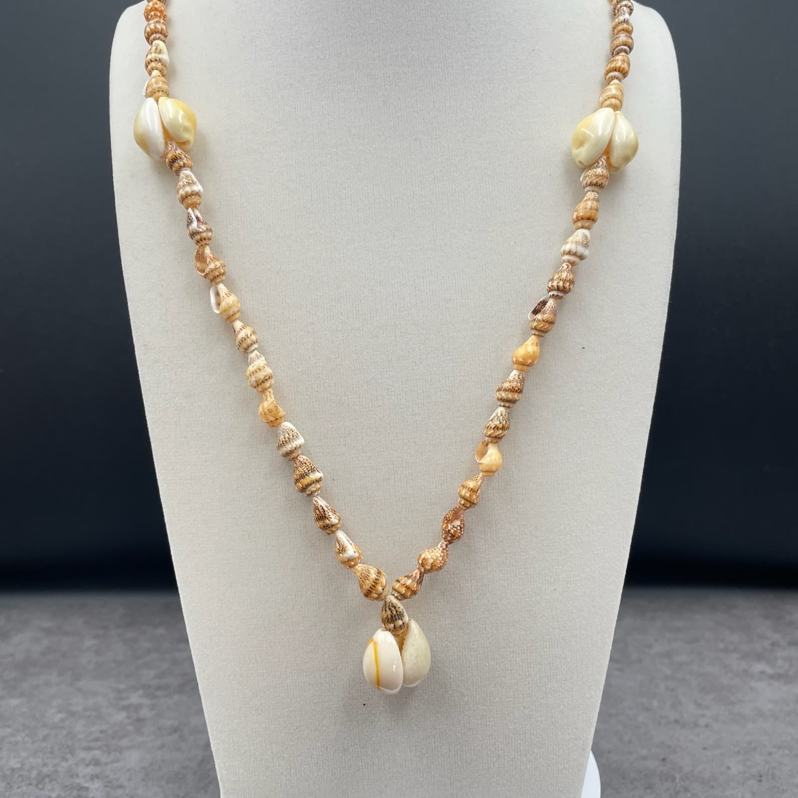 Contemporary White Cord Cerith Cowrie Natural Sea Shell Beaded Pendant Necklace - Thumbnail 4