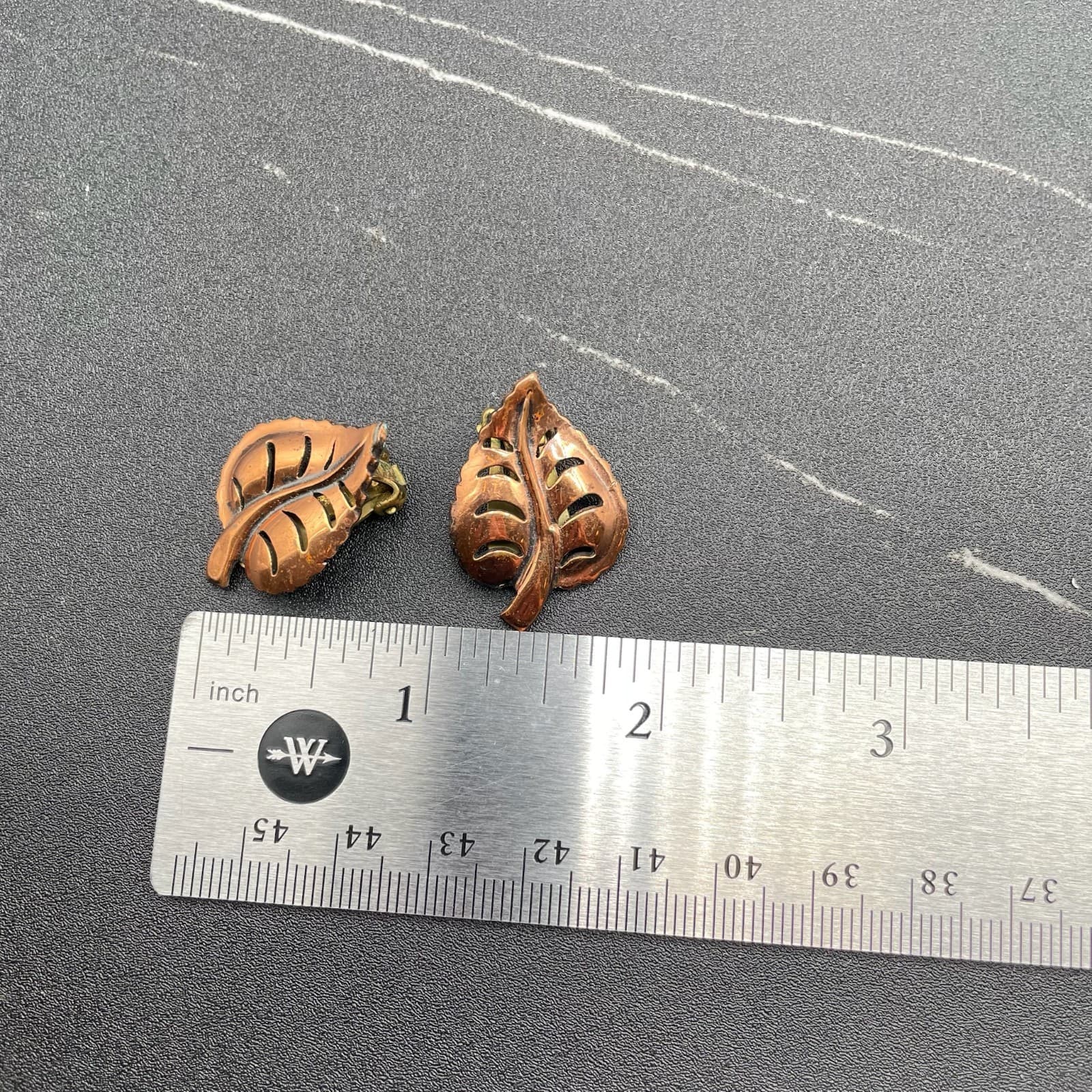 Vintage 1960s Copper-Tone Classic Fashion Veined Leaf Stud Clip-On Earrings - Thumbnail 6