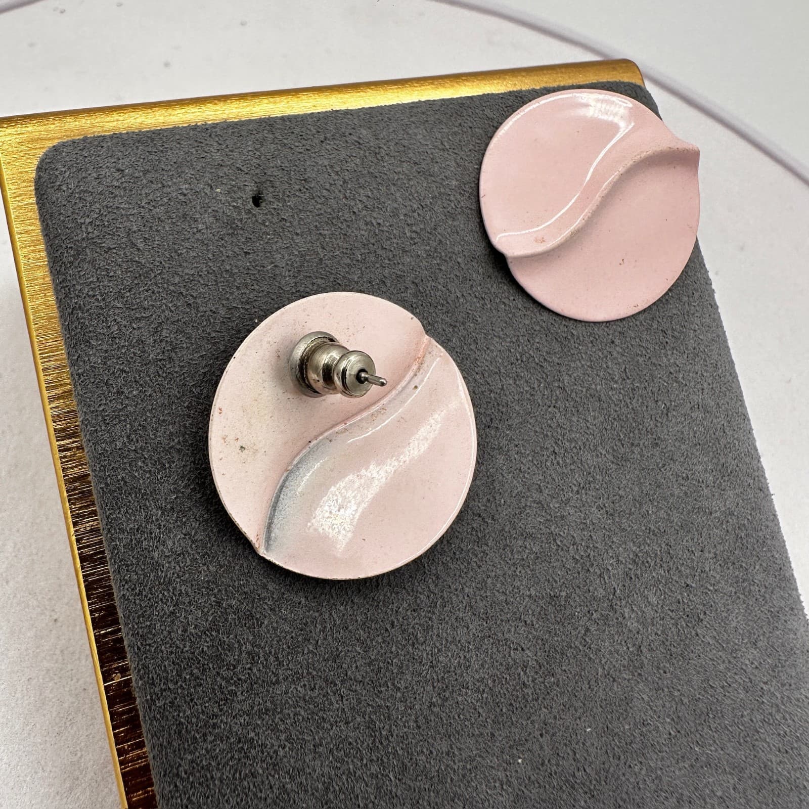 Vintage Pink Round Mod Stud Earrings Retro Swirl 80s Statement - Thumbnail 3