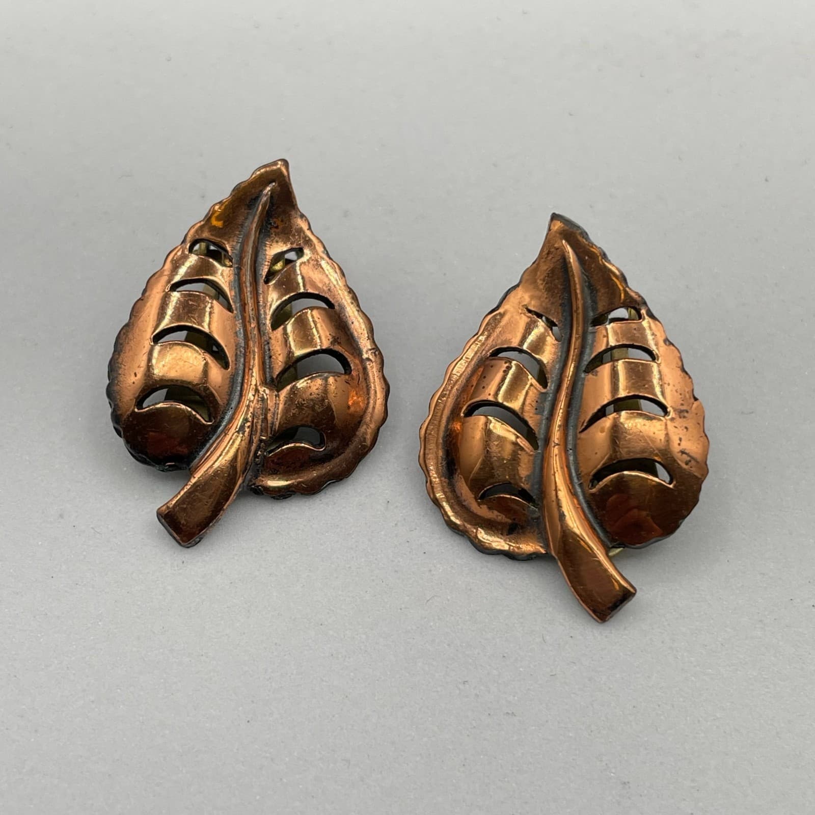 Vintage 1960s Copper-Tone Classic Fashion Veined Leaf Stud Clip-On Earrings - Image 1
