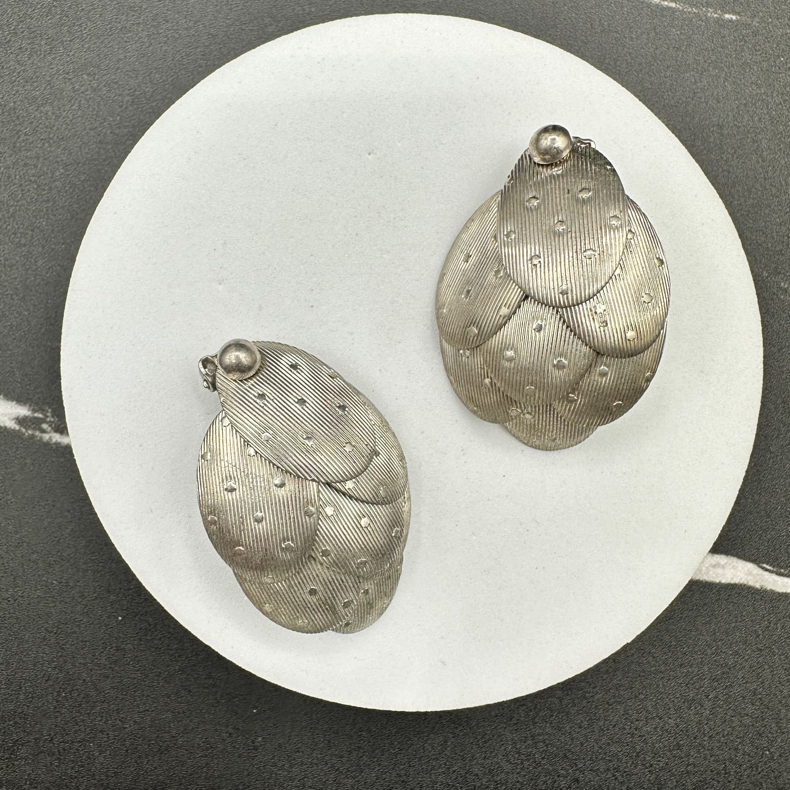 VTG Silver Tone Layered Leaf Clip On Earrings Textured Statement Jewelry - Image 1