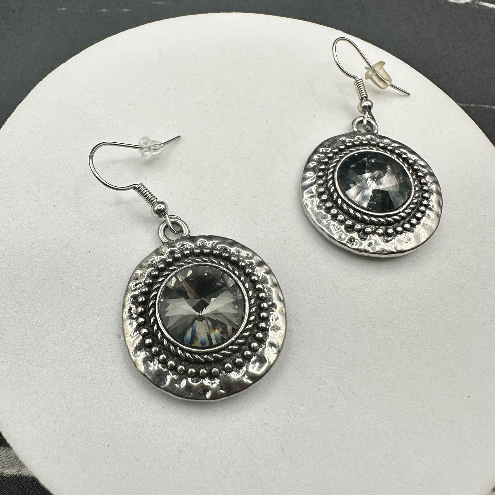 Vintage Silver-Tone Hammered Dangle Earrings With A Large Faceted Womens Jewelry - Thumbnail 8