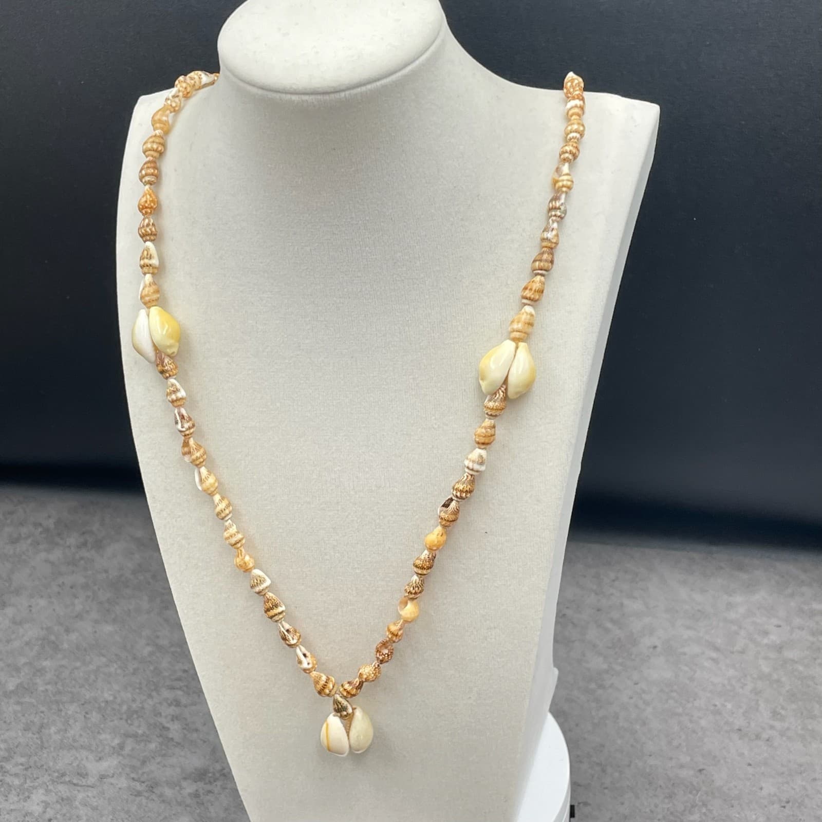 Contemporary White Cord Cerith Cowrie Natural Sea Shell Beaded Pendant Necklace - Thumbnail 8